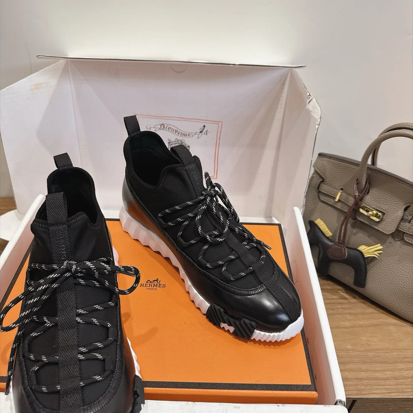Кроссовки Женские Hermes 17946708