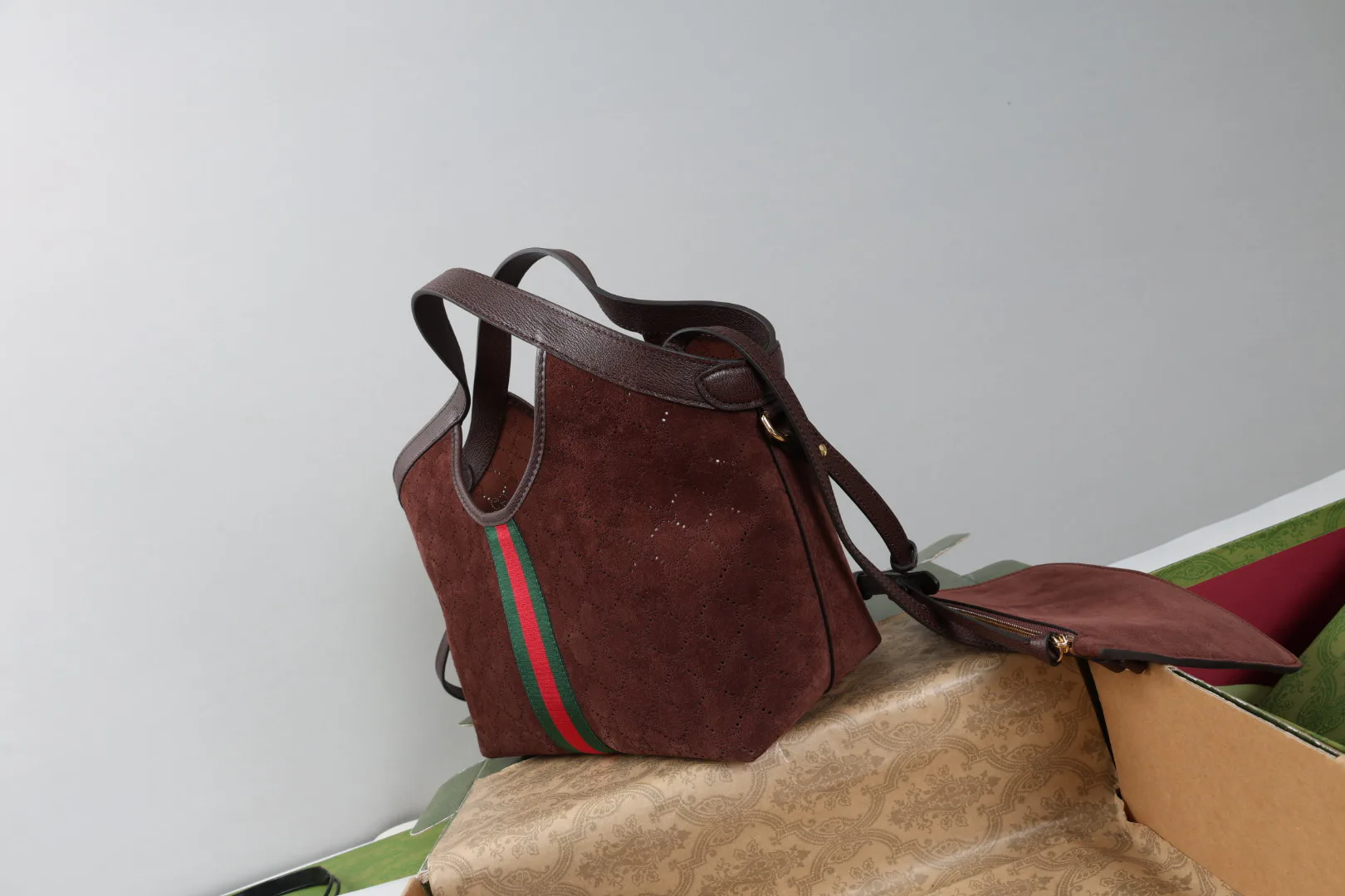 Классические Сумки Женские Gucci 18223252
