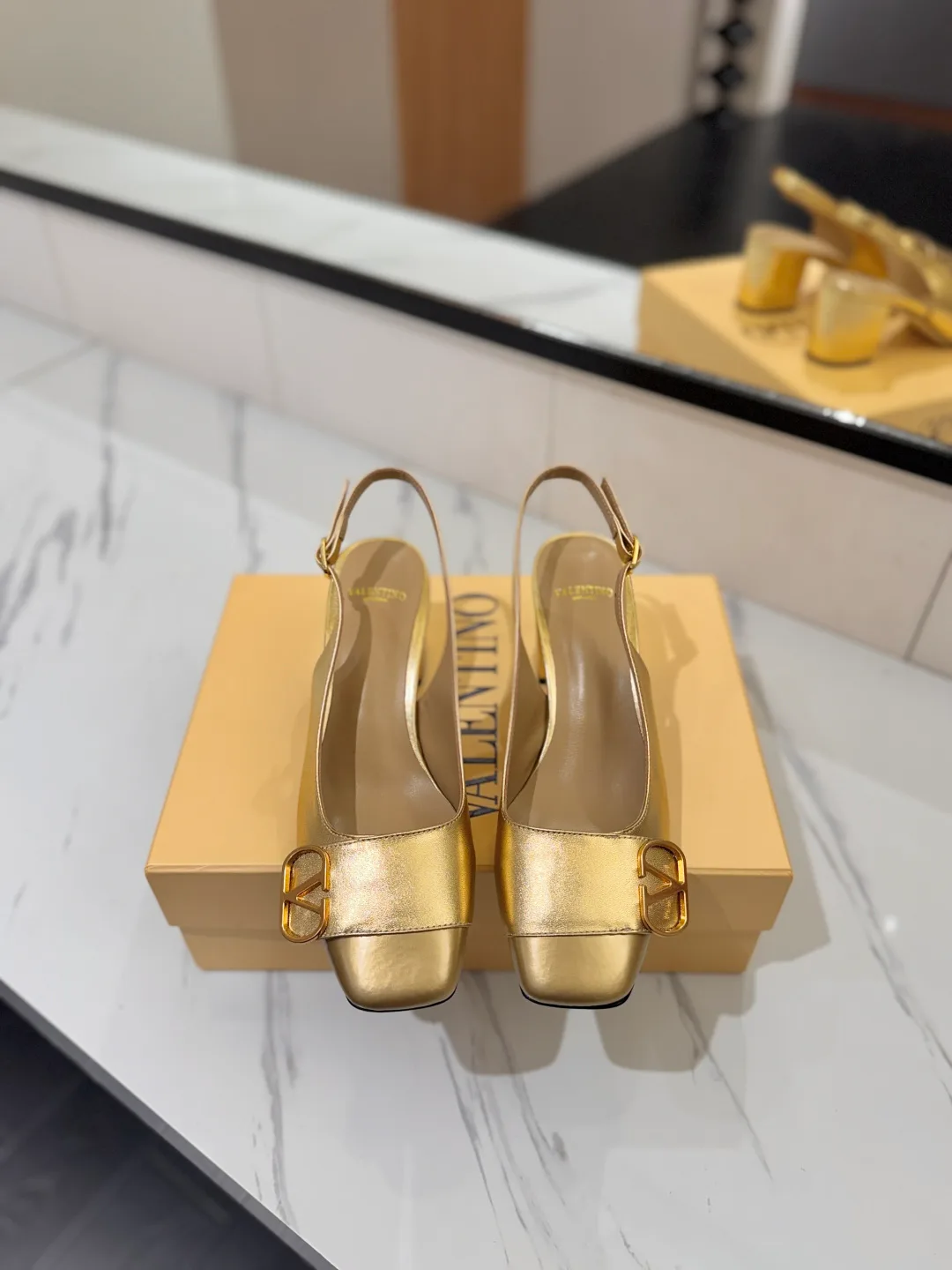 Босоножки Женские Valentino 18134902
