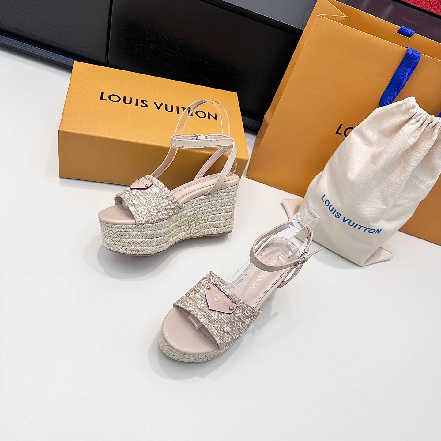 Босоножки Женские Louis Vuitton 11566074
