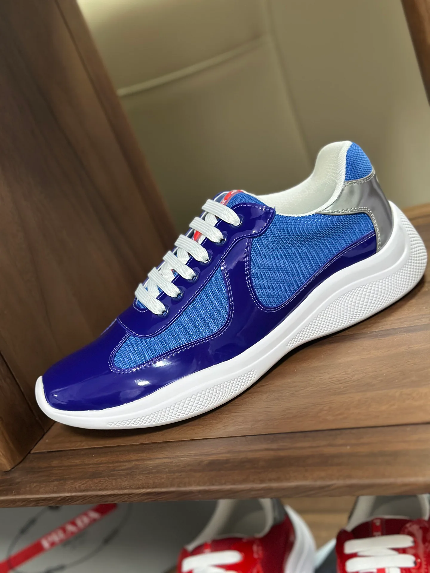 Кроссовки Женские Prada 18262257
