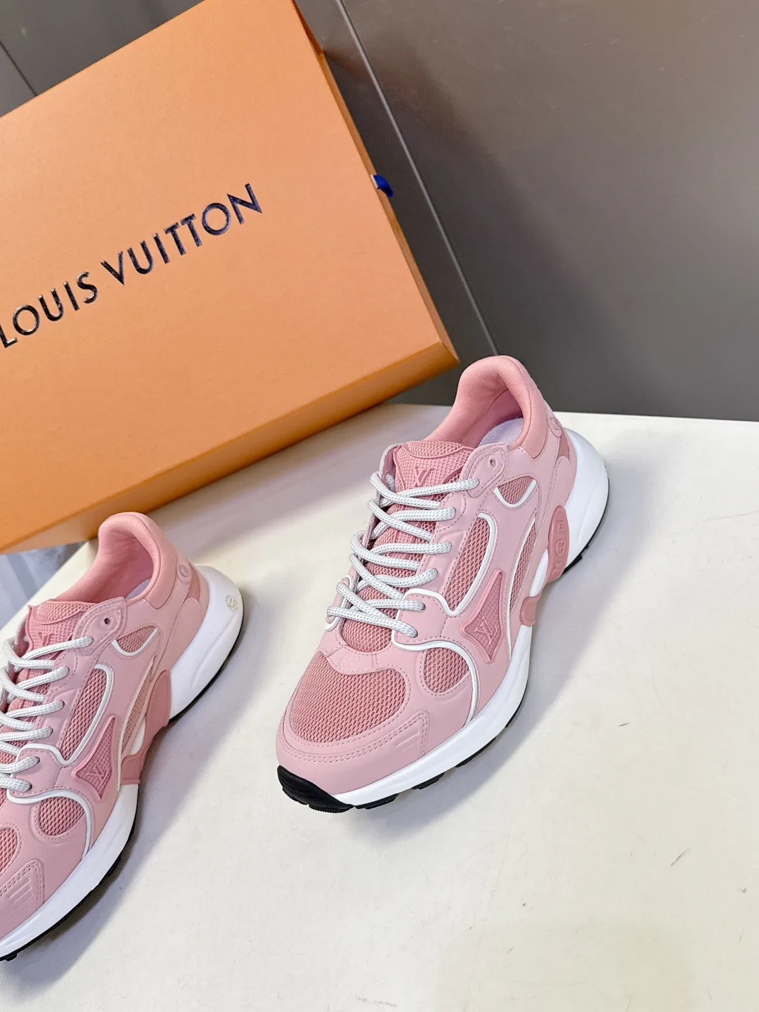 Кроссовки Женские Louis Vuitton 11152706