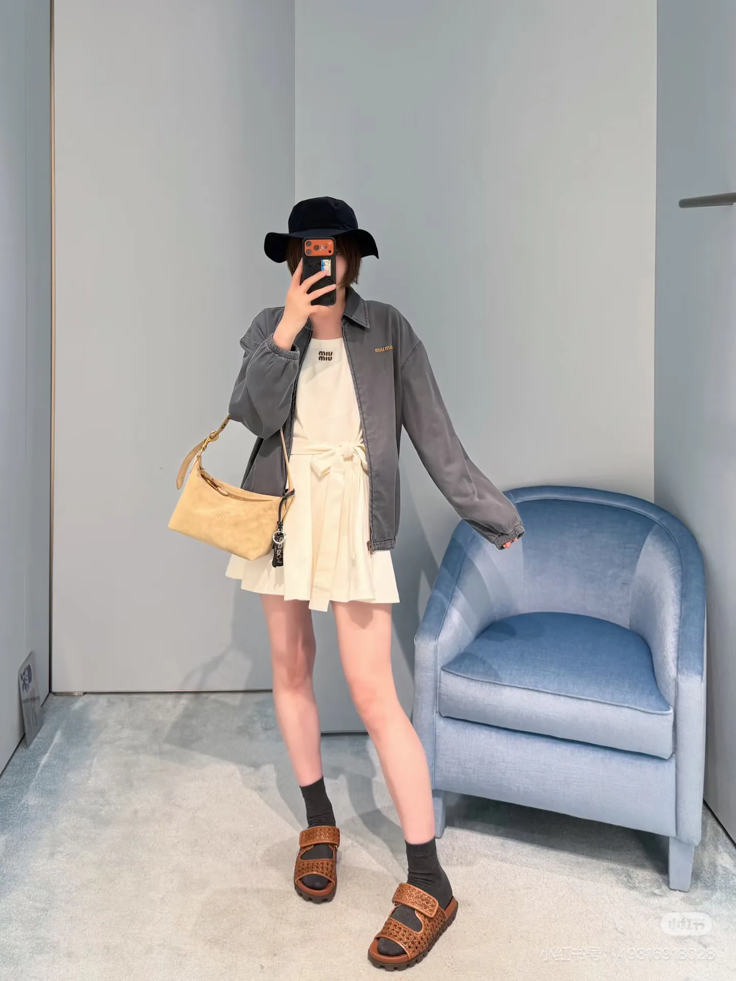 Куртки И Пуховики Женские Miu Miu 17996036