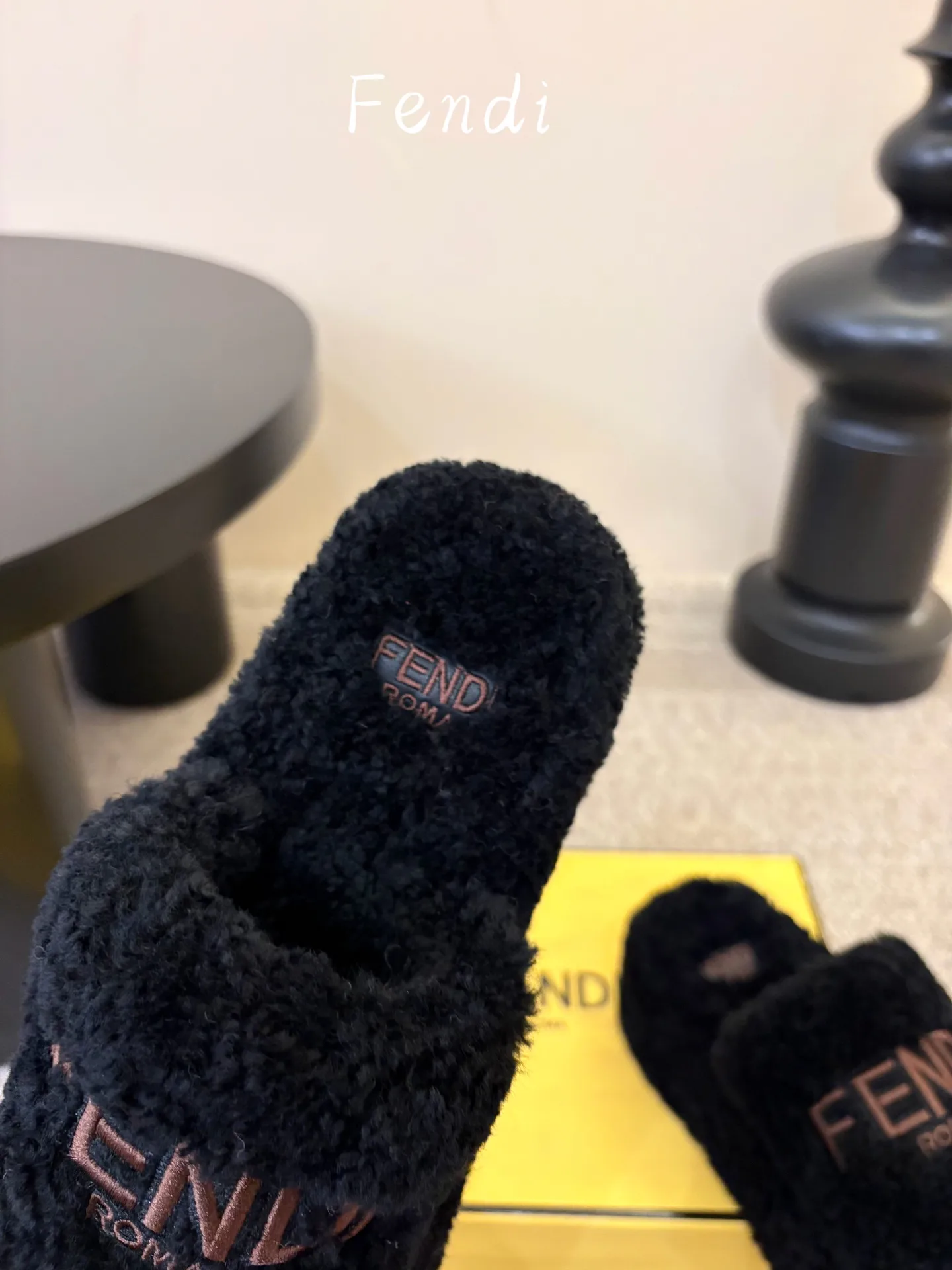 Тапочки Женские Fendi 18132911
