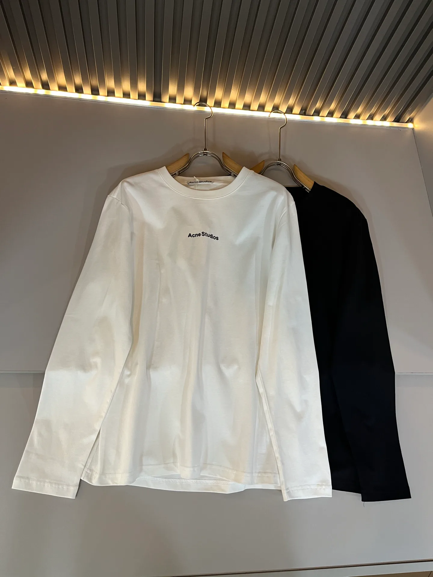 Футболки Женские Acne Studios Футболки Женские Acne Studios
