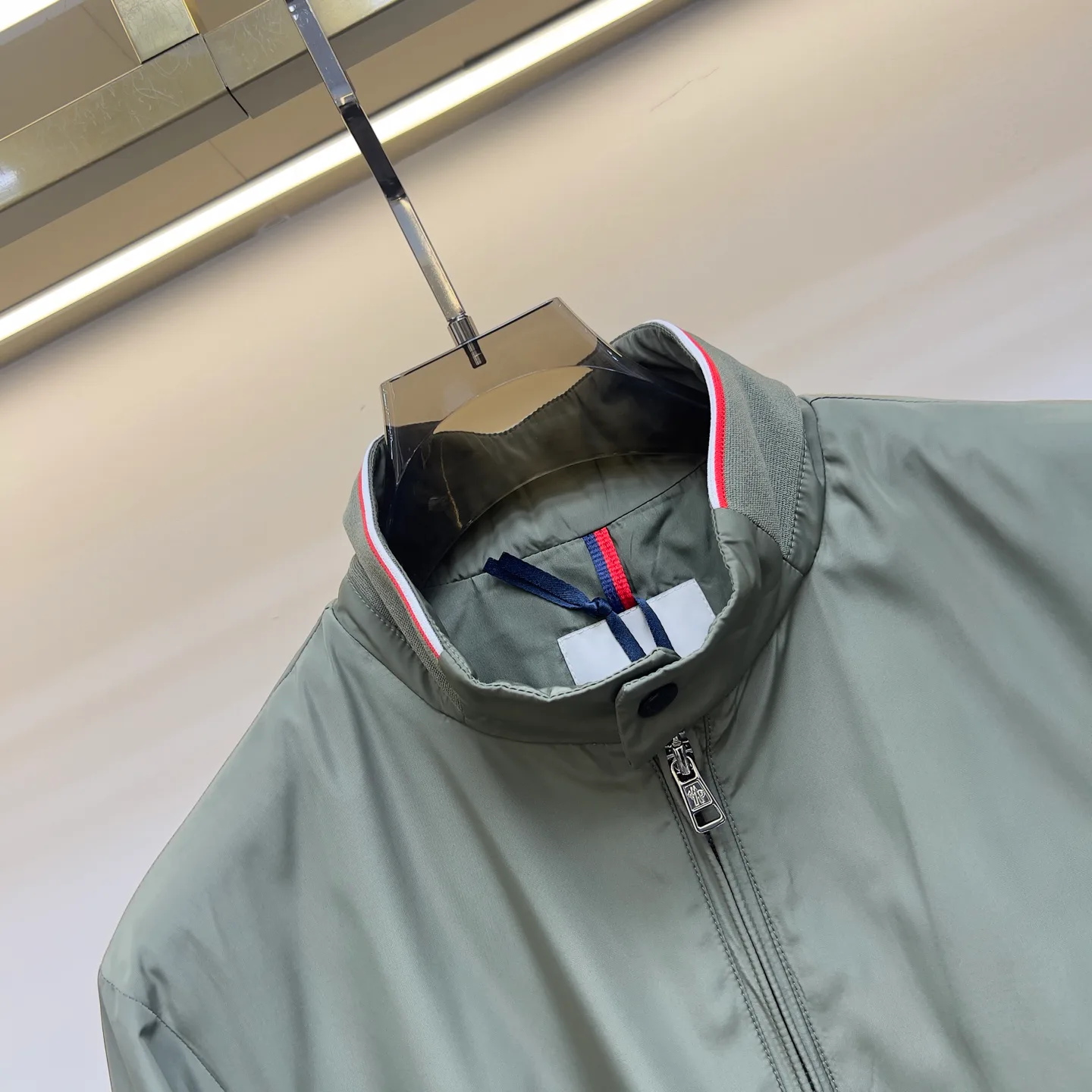 Куртки И Пуховики Женские Moncler 17340707
