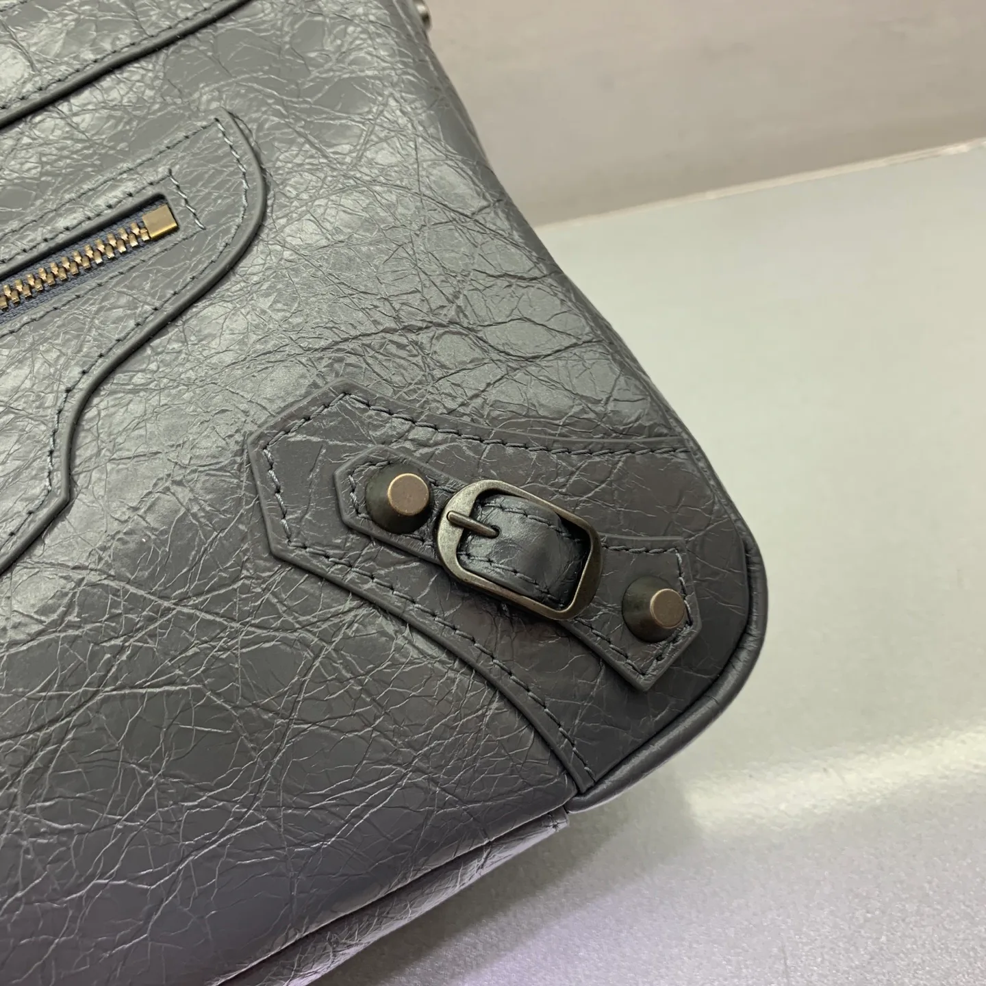 Сумки На Ремне Женские Balenciaga 17419152