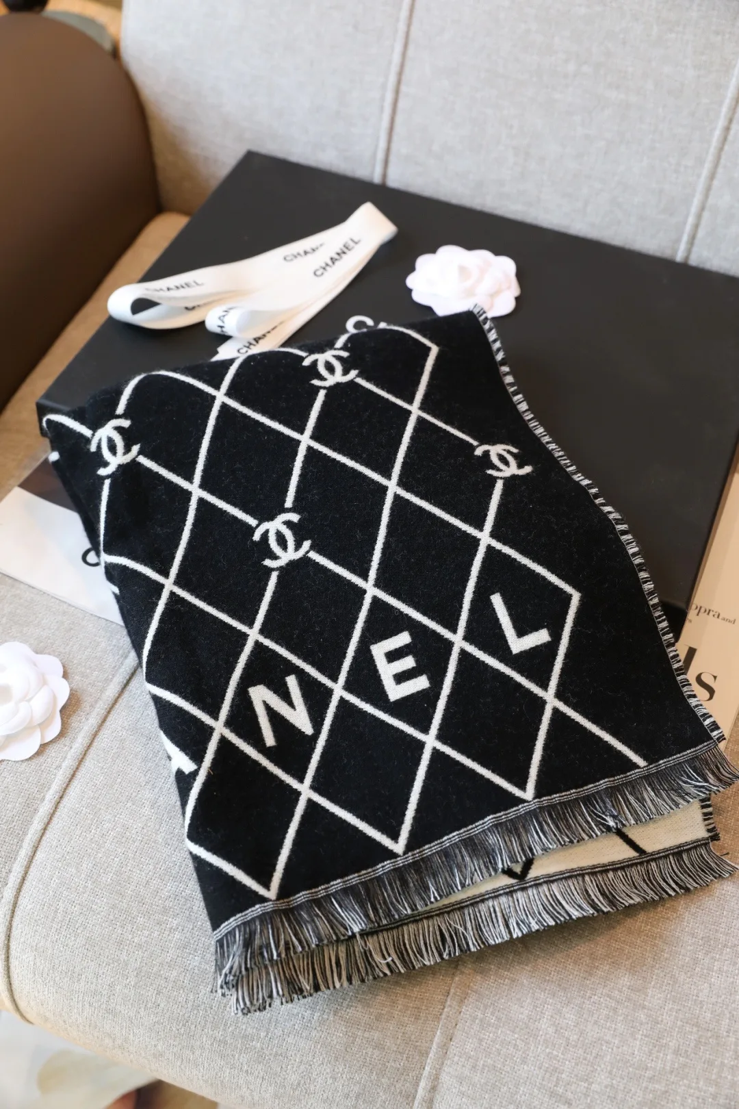 Шарфы Chanel 17885960