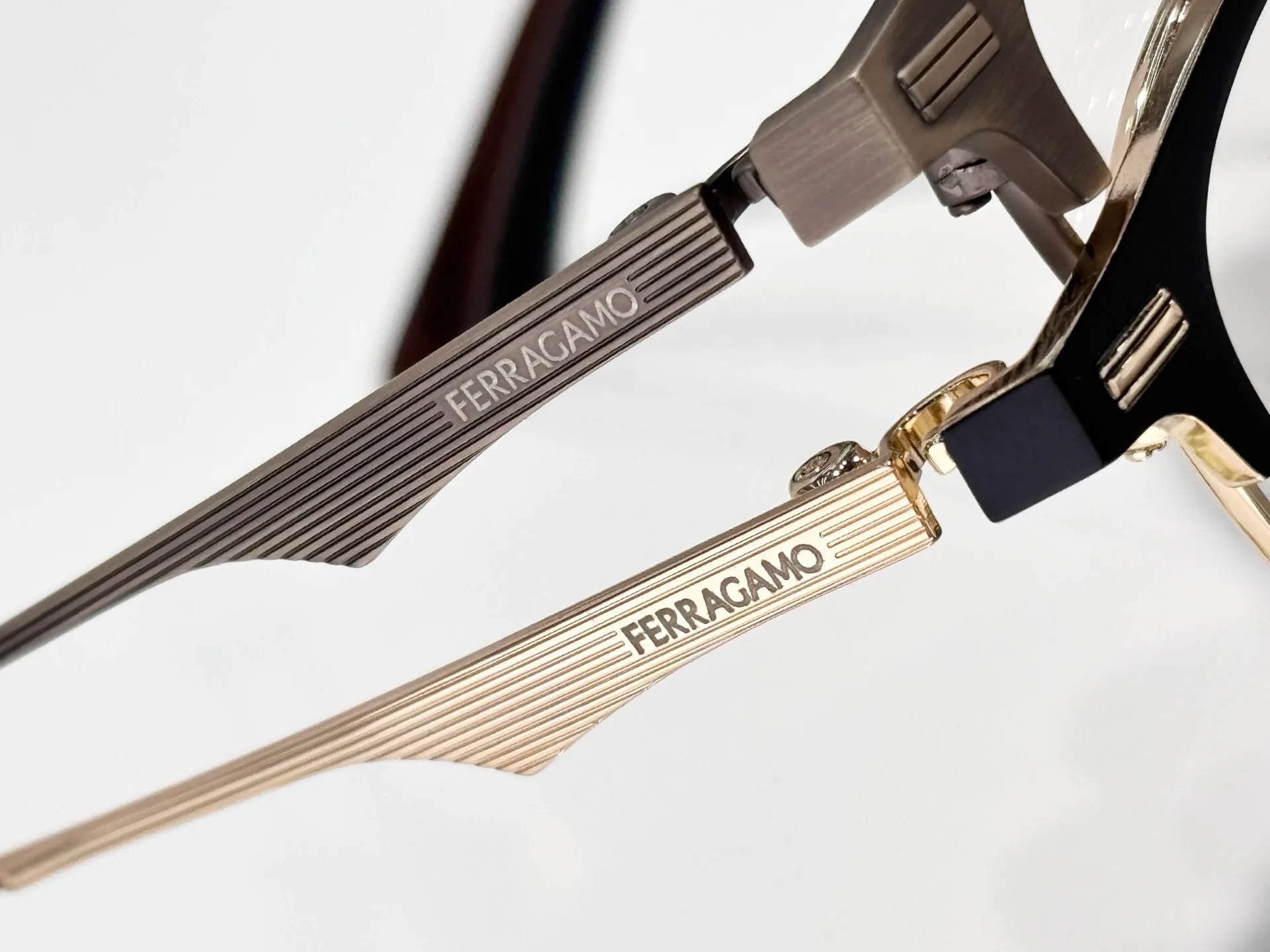 Часы Женские Salvatore Ferragamo 11119058