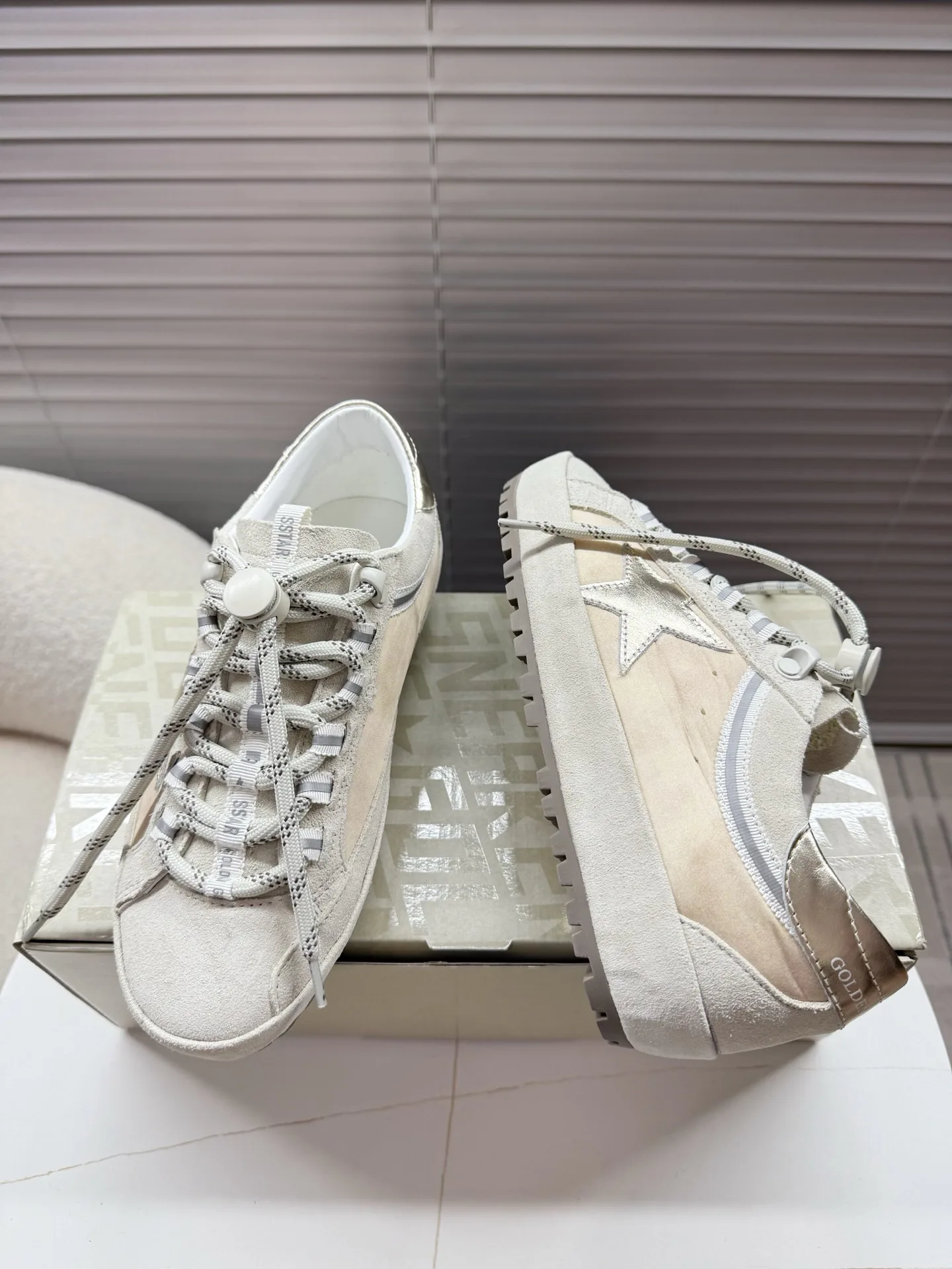 Кроссовки Женские Golden Goose 19691118