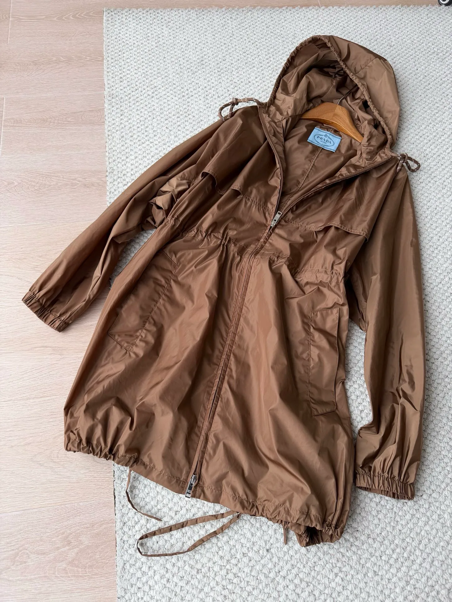 Куртки И Пуховики Женские Prada 10655102