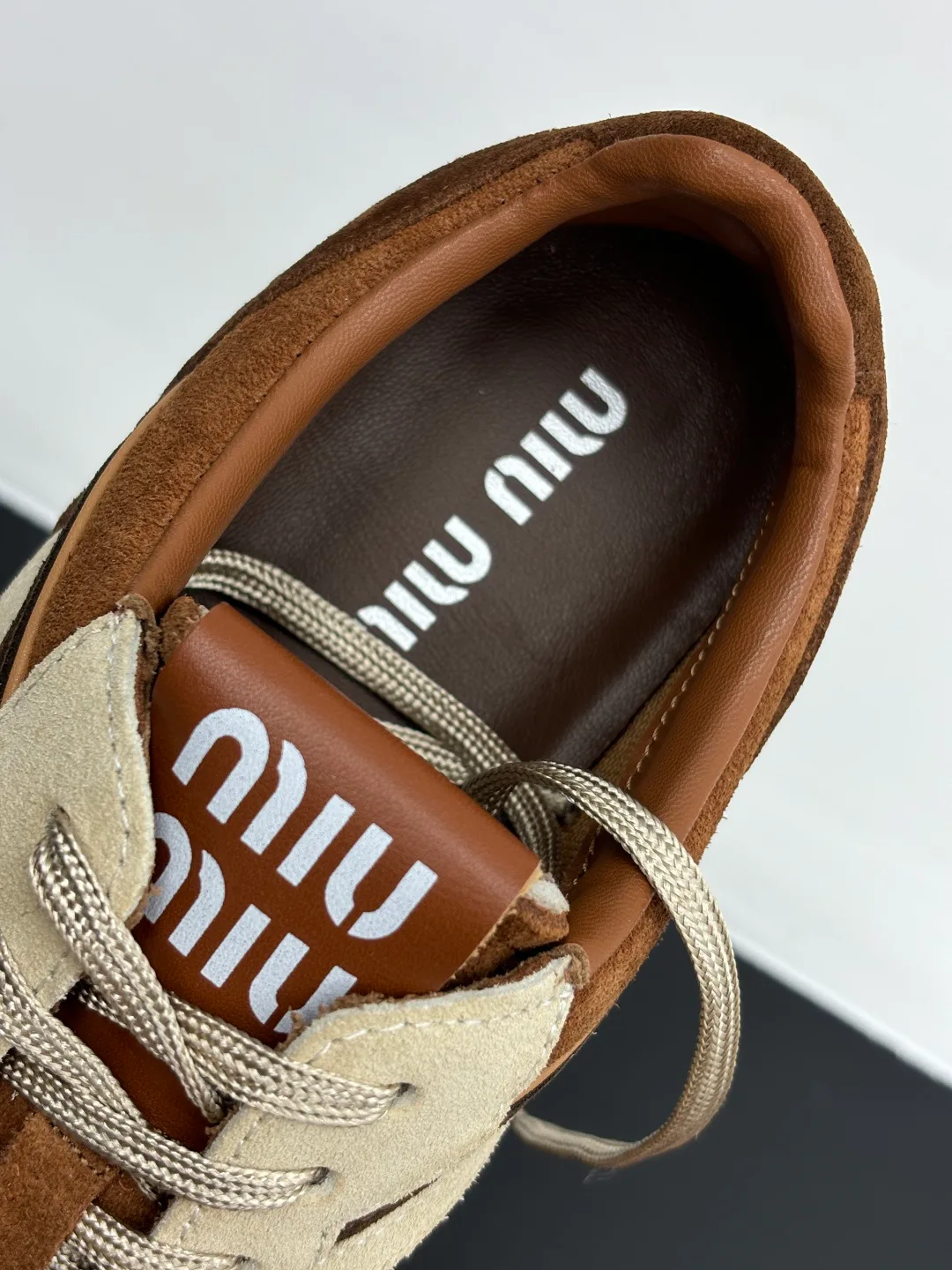Кроссовки Женские Miu Miu 18006250
