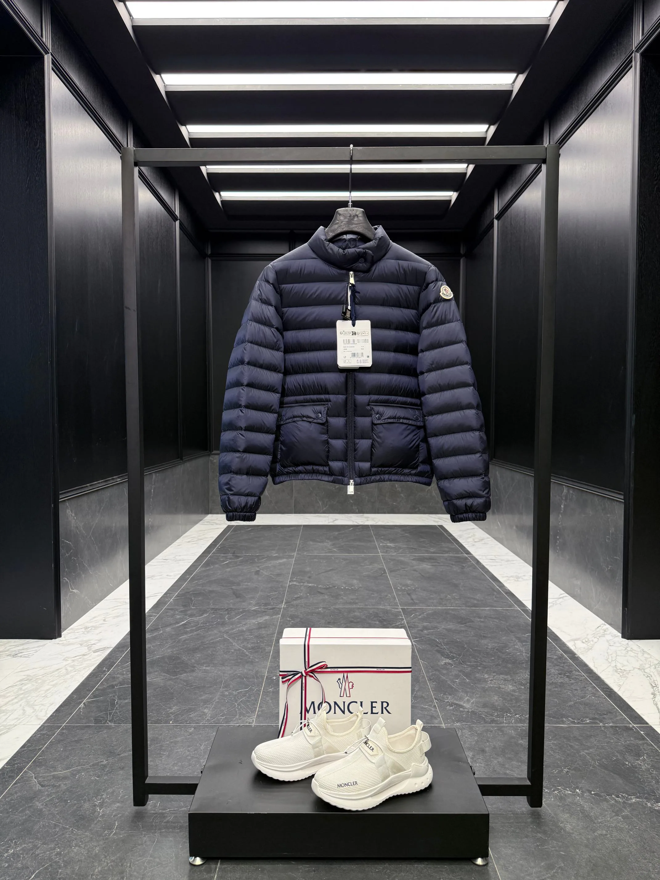Куртки И Пуховики Женские Moncler 19926674