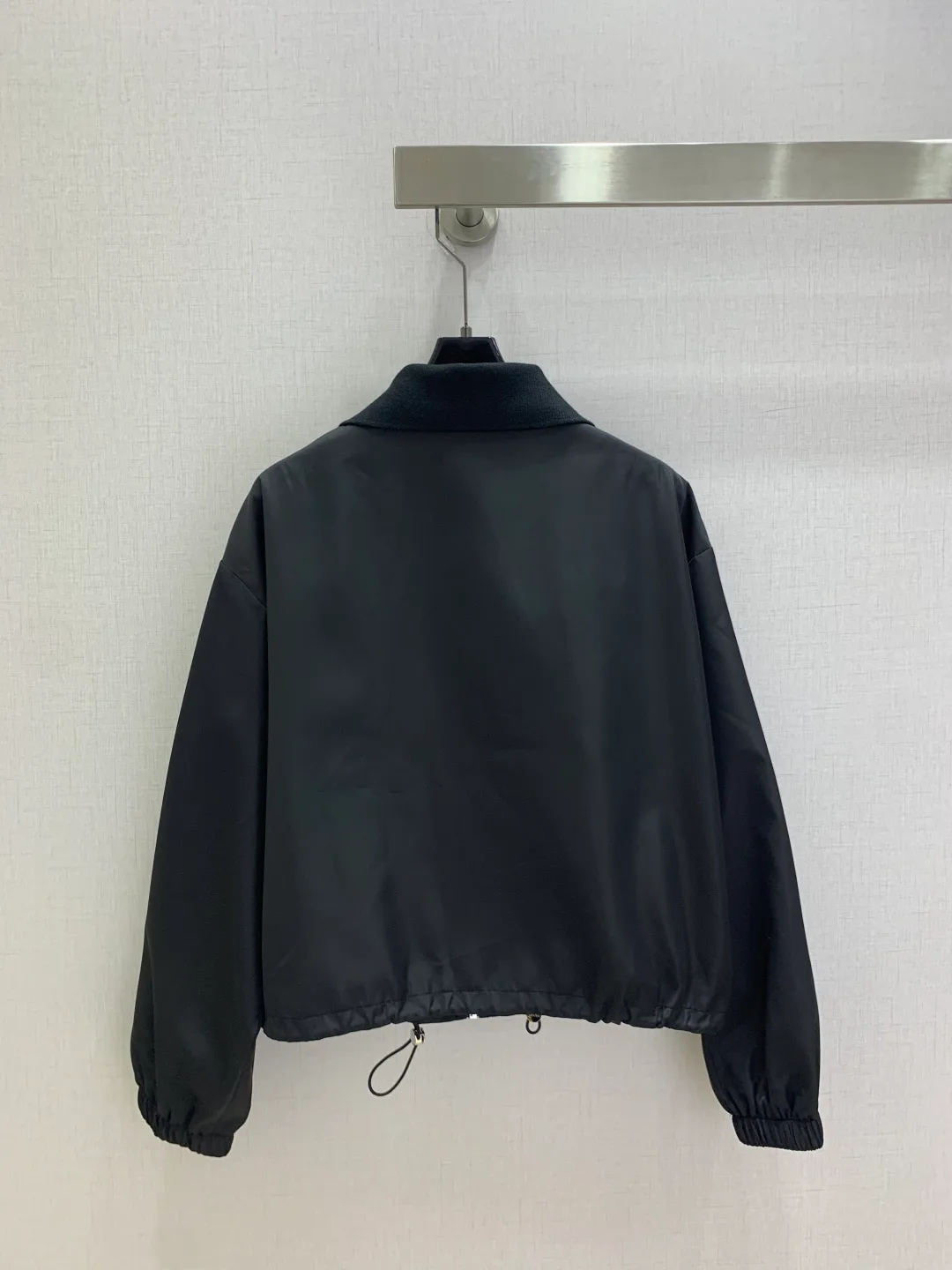 Куртки И Пуховики Женские Prada 18757435