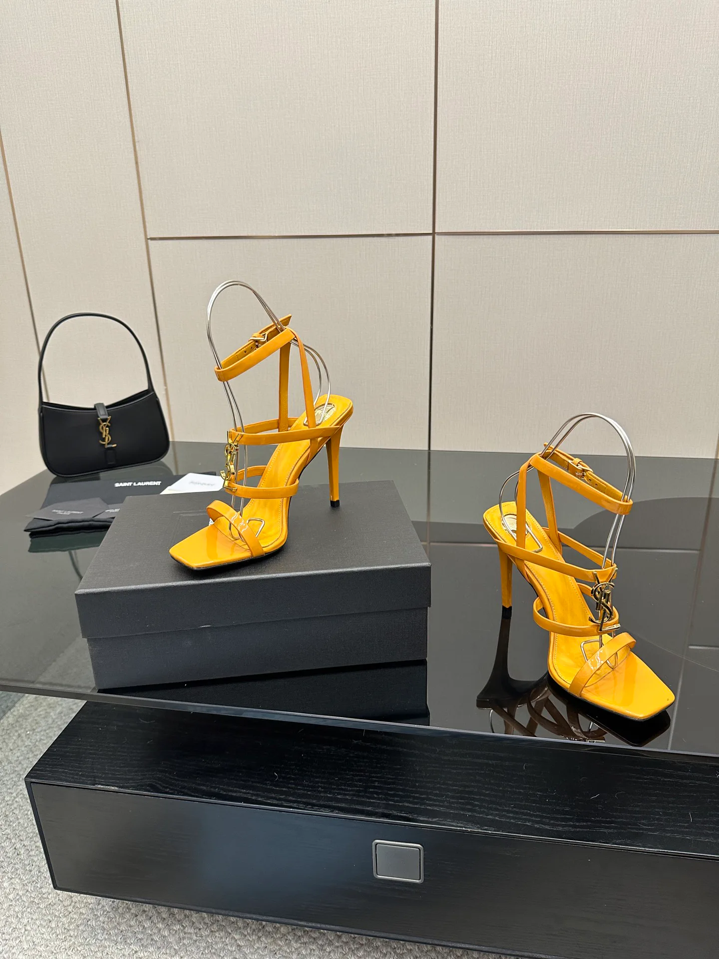 Босоножки Женские Saint Laurent 13164407
