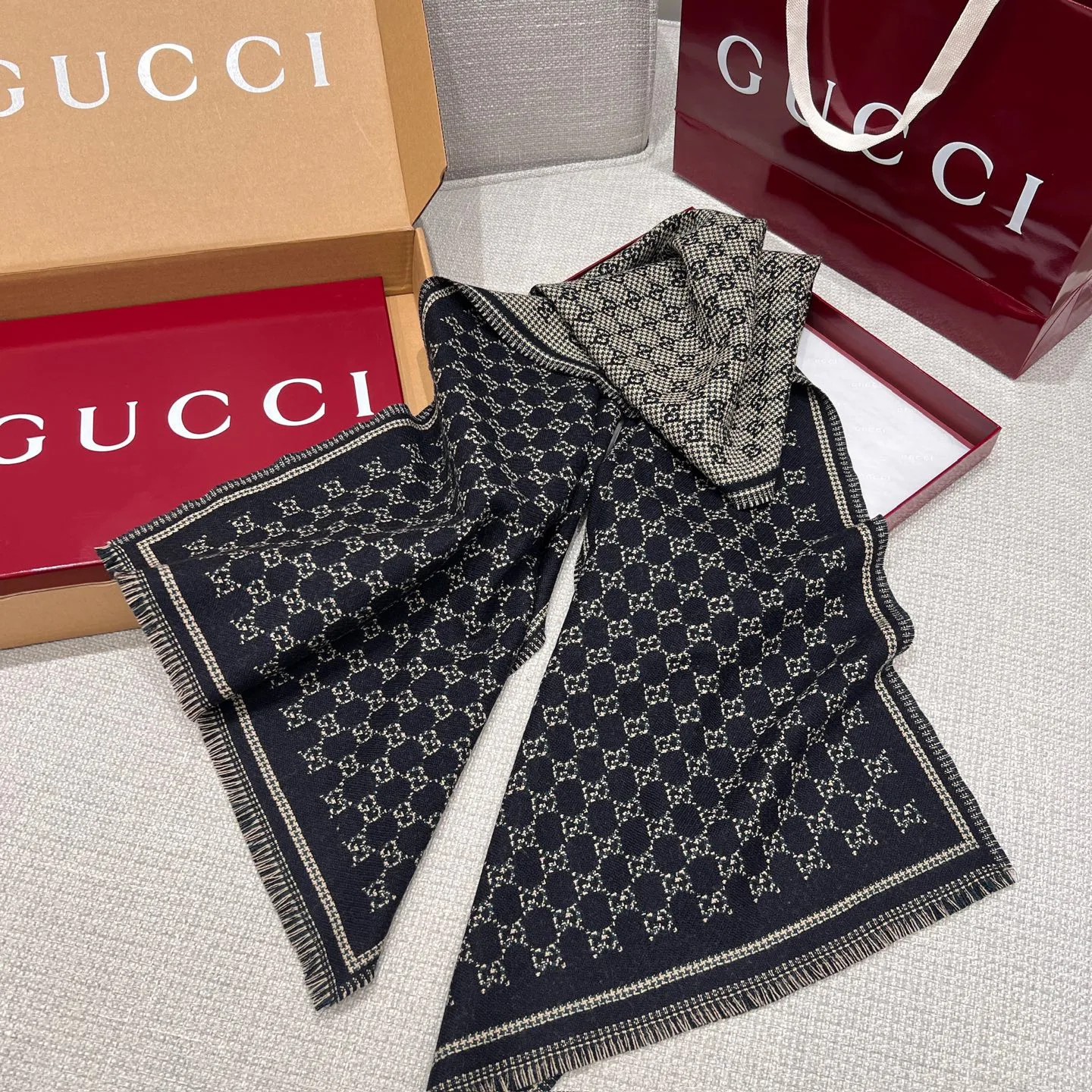 Шарфы Gucci 17992015