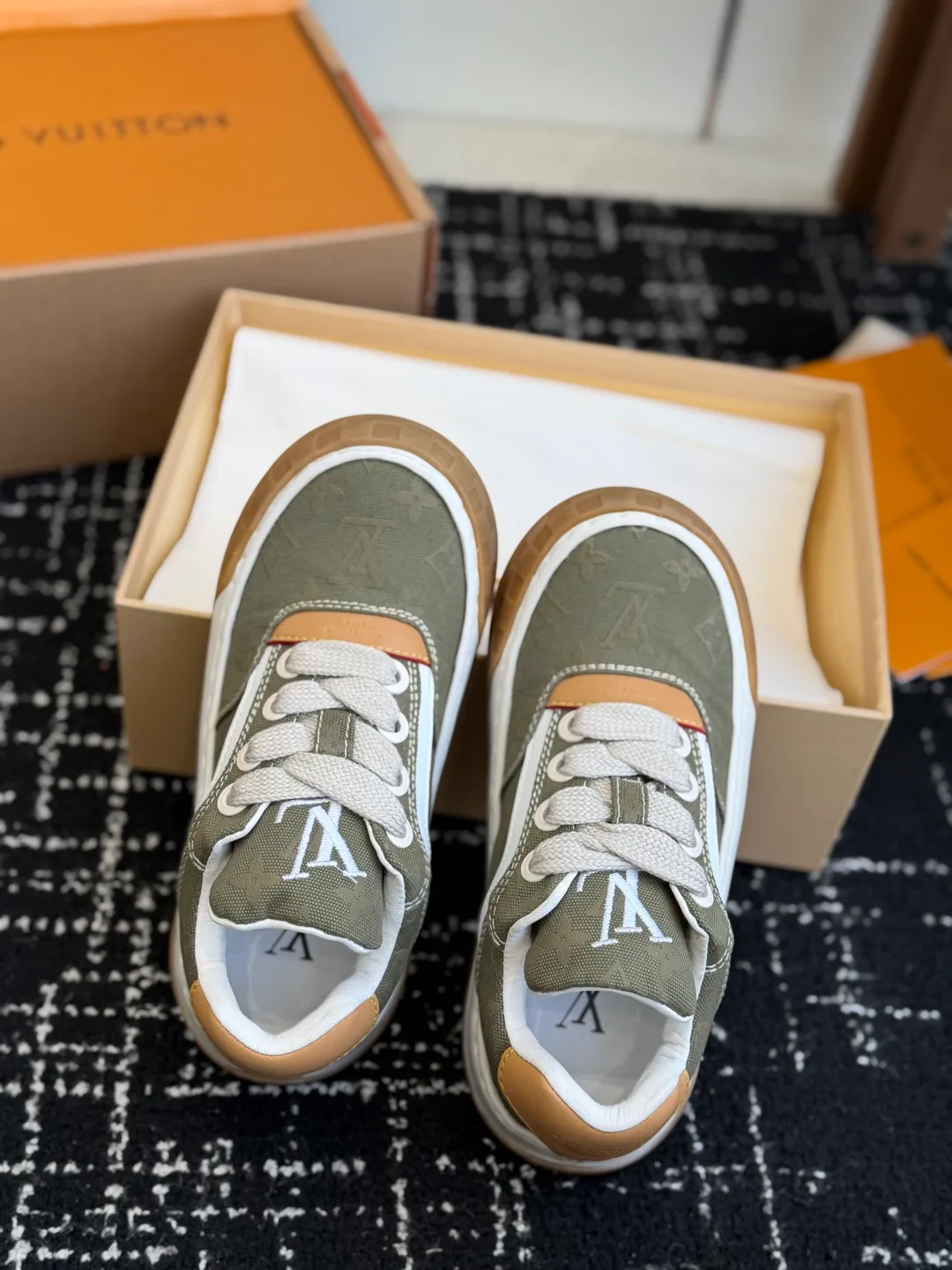 Кроссовки Женские Louis Vuitton 669413