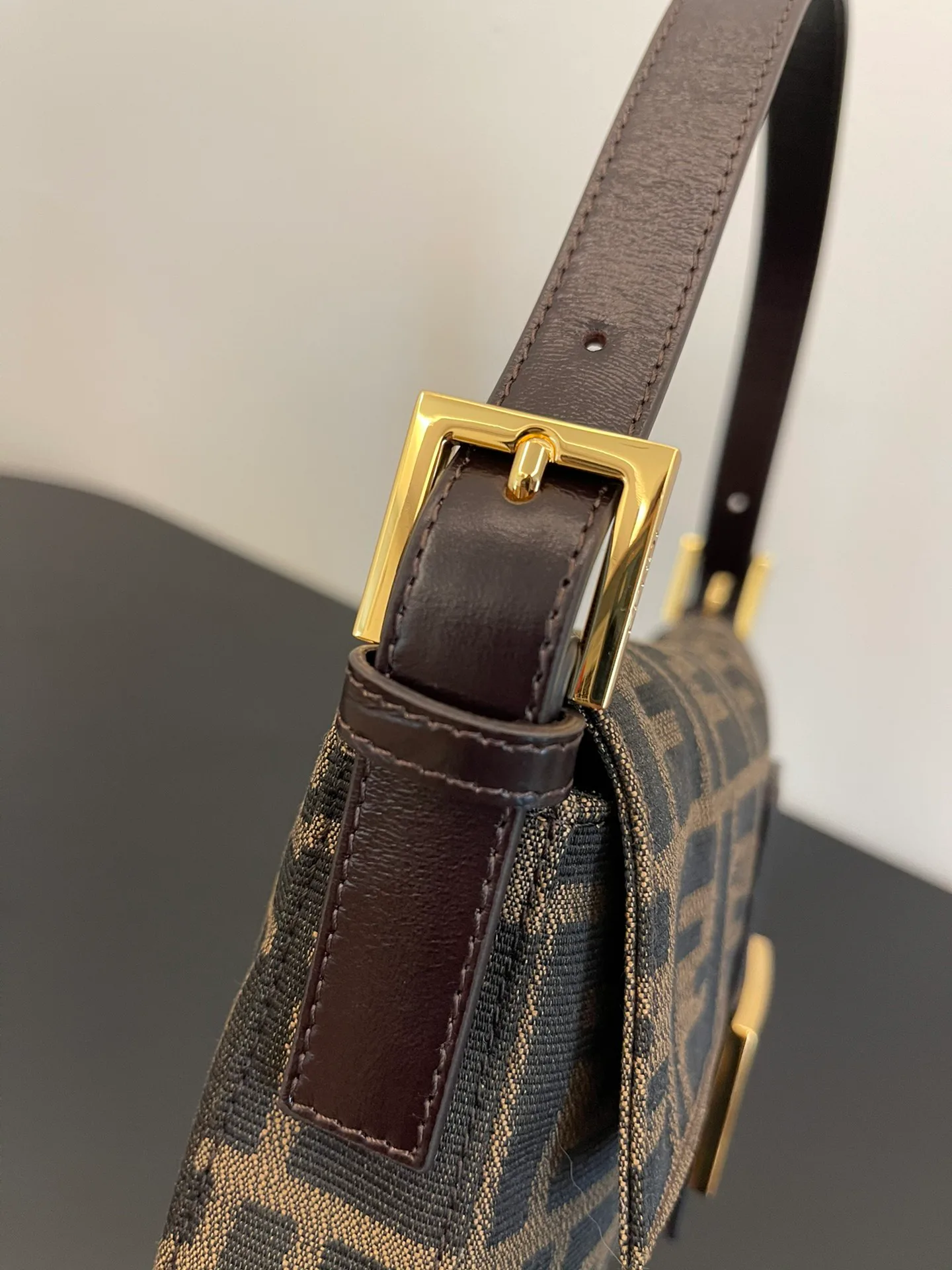 Классические Сумки Женские Fendi 13546240