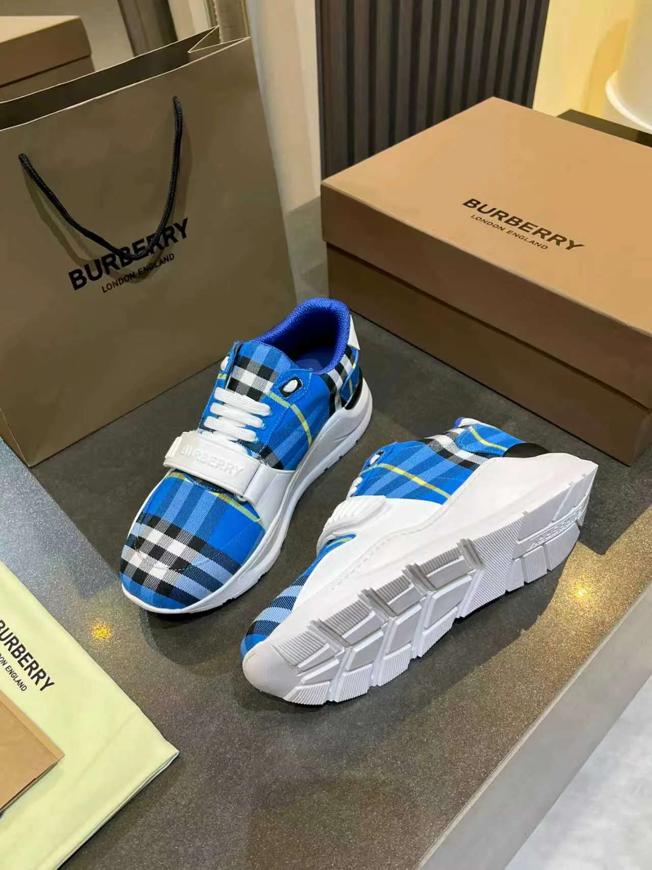 Кроссовки Женские Burberry 694270