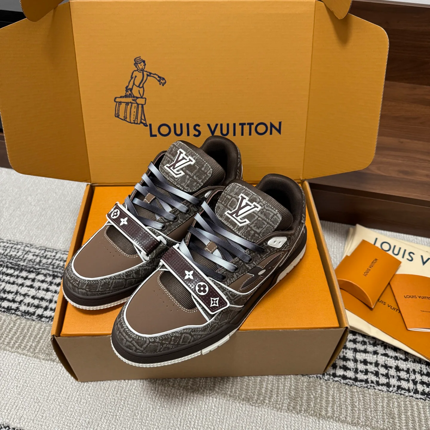 Кроссовки Женские Louis Vuitton 1483880
