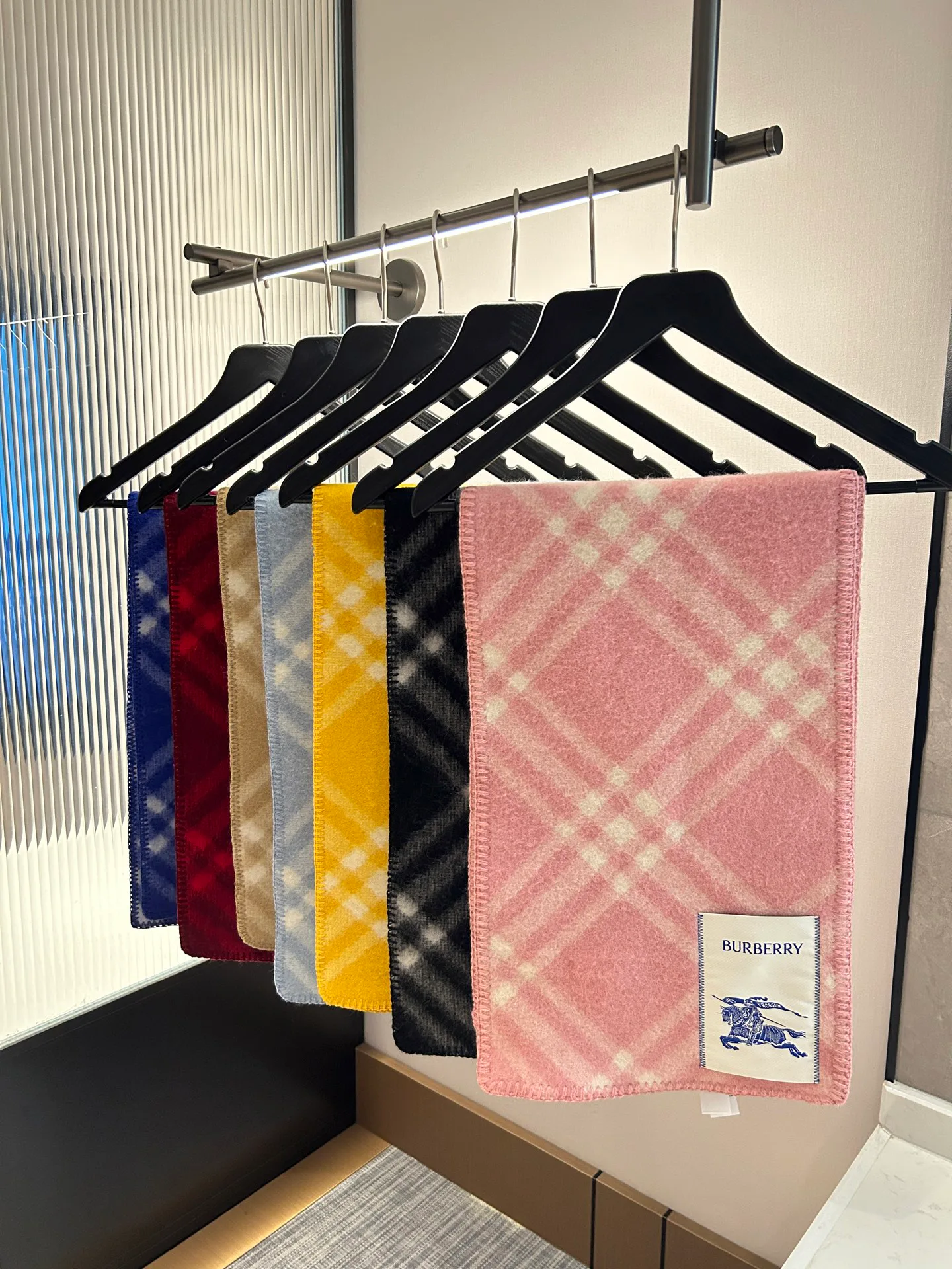 Шарфы Burberry 257035