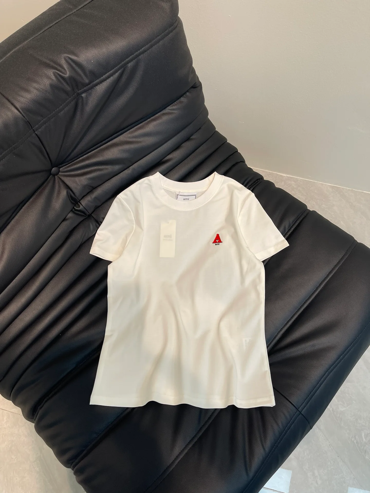 Футболки Женские Ami Paris 3665