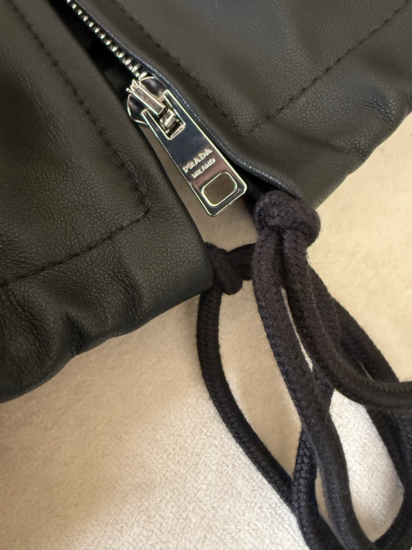 Кожаные Куртки И Дублёнки Женские Prada 18612317
