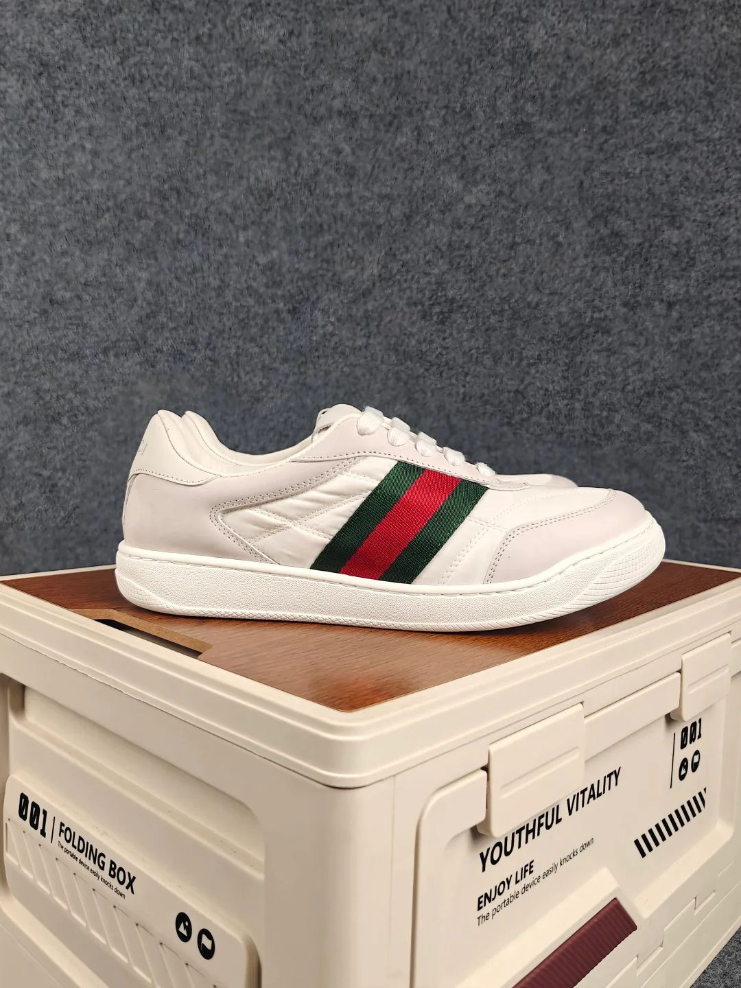 Кроссовки Женские Gucci 18417495