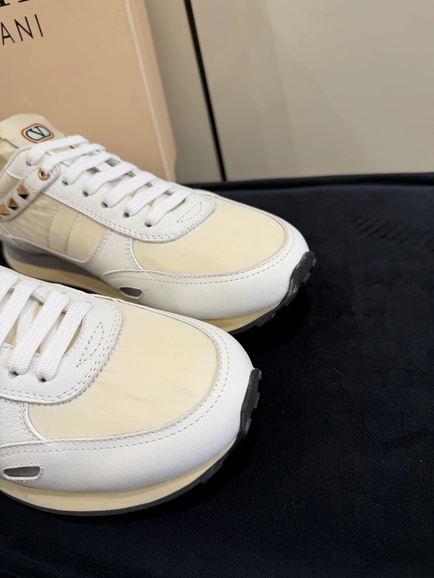 Кроссовки Женские Valentino 18420825
