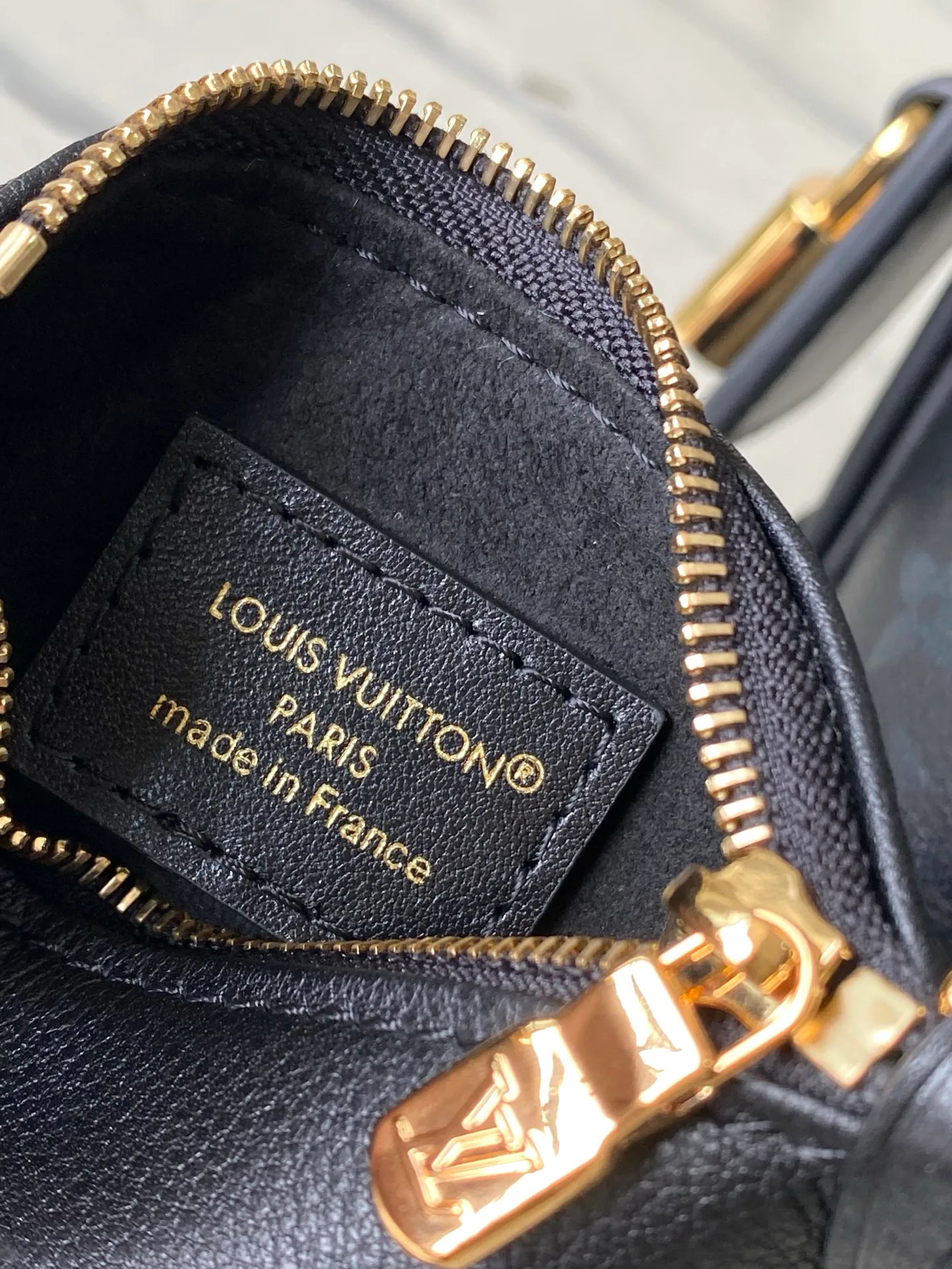 Классические Сумки Женские Louis Vuitton 18240363