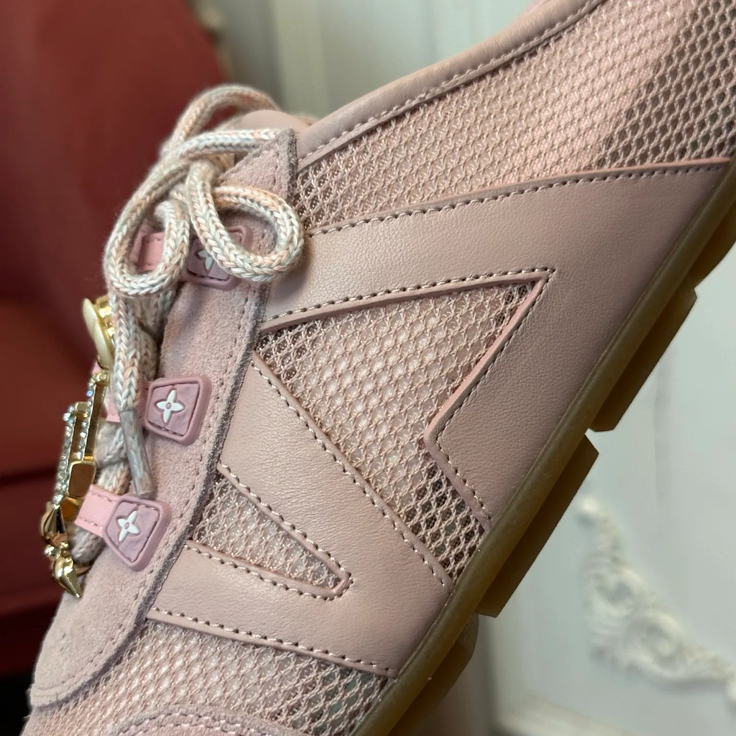 Кроссовки Женские Louis Vuitton 18120472