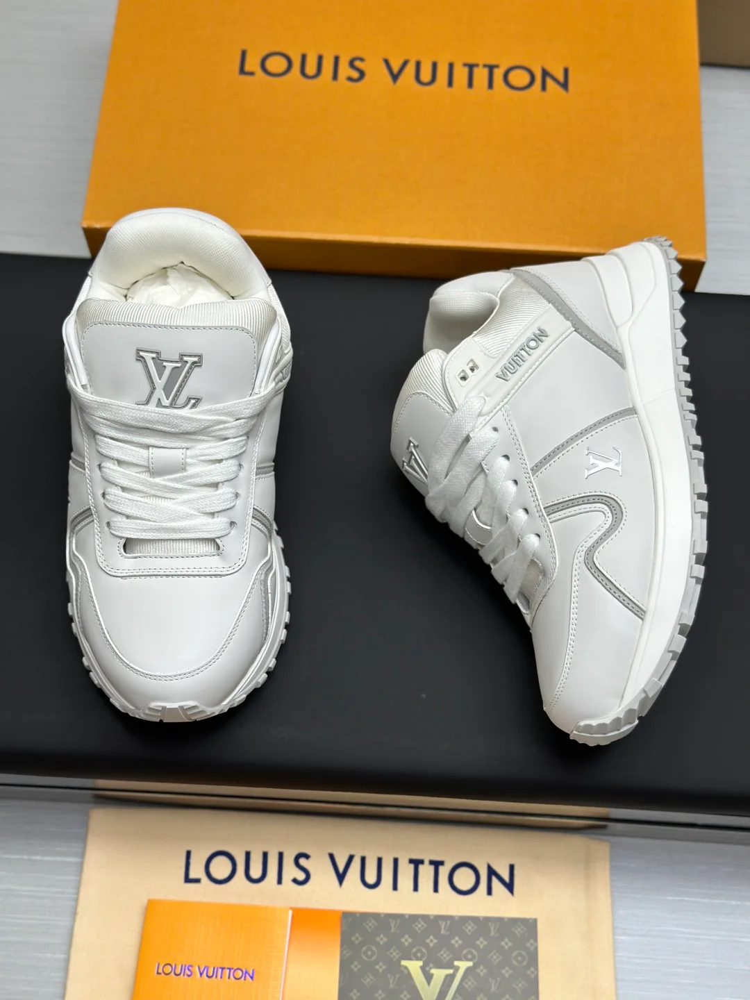 Кроссовки Женские Louis Vuitton 11073698