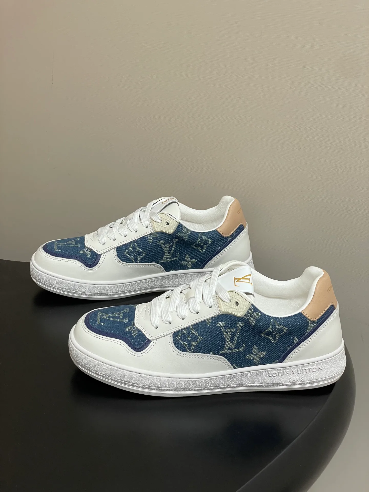 Кроссовки Женские Louis Vuitton 1706460