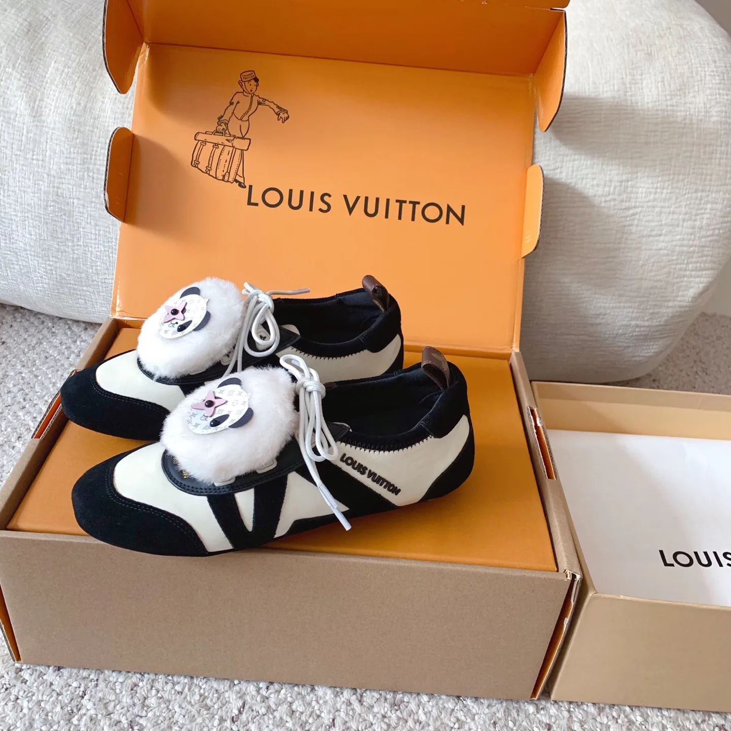 Кроссовки Женские Louis Vuitton 18375801