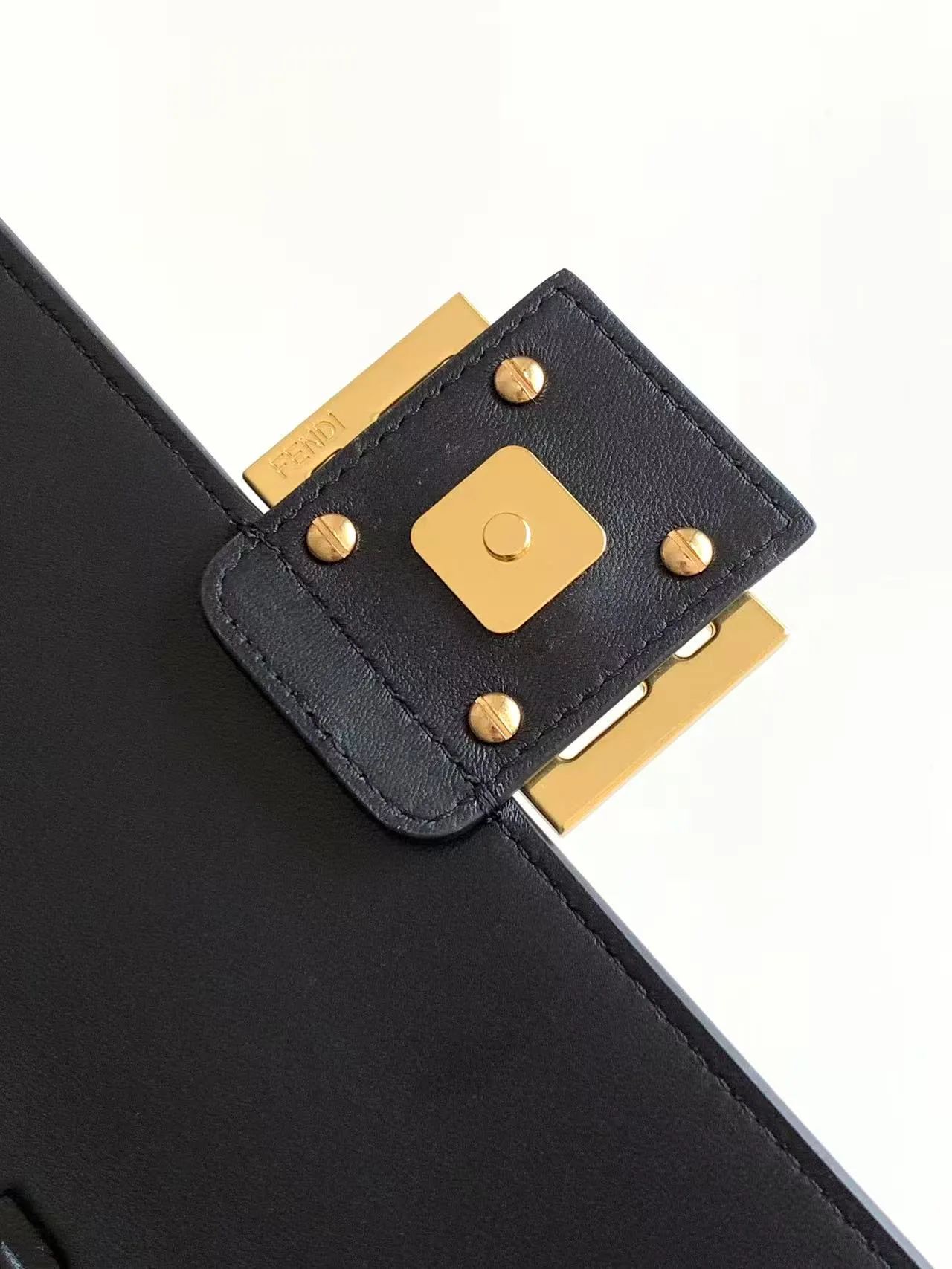 Классические Сумки Женские Fendi 13234575