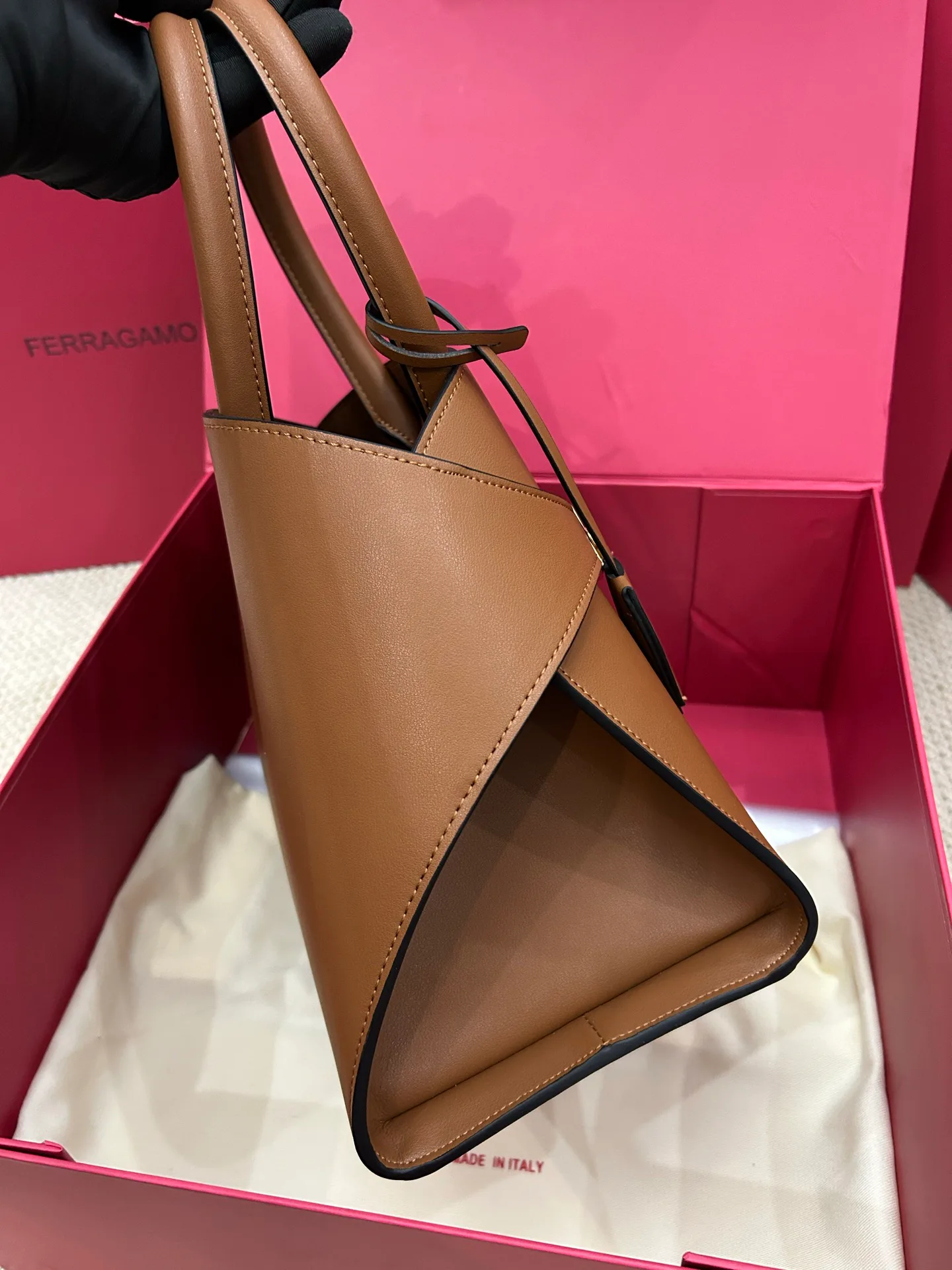 Классические Сумки Женские Salvatore Ferragamo 1401947