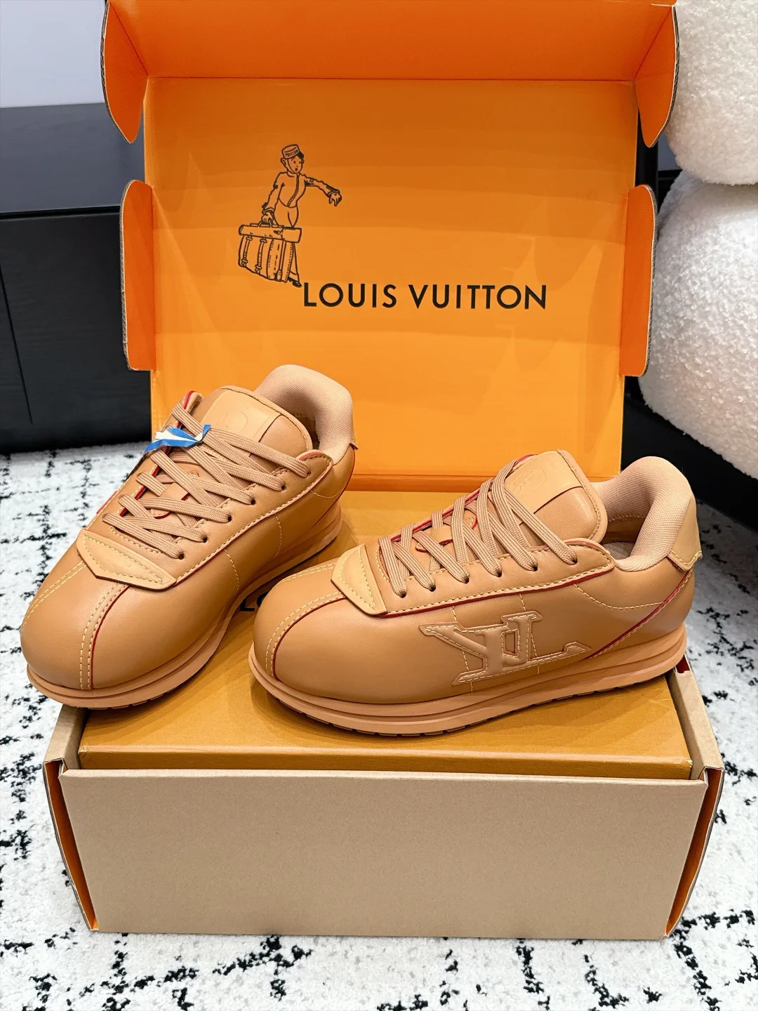 Кроссовки Женские Louis Vuitton 18406489