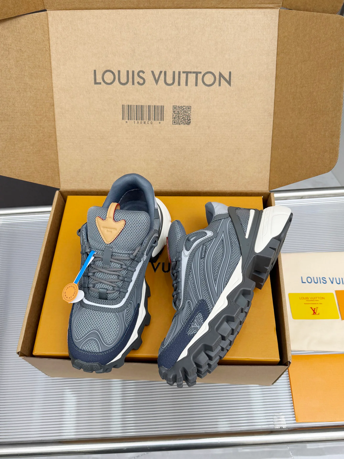 Кроссовки Женские Louis Vuitton 11679417