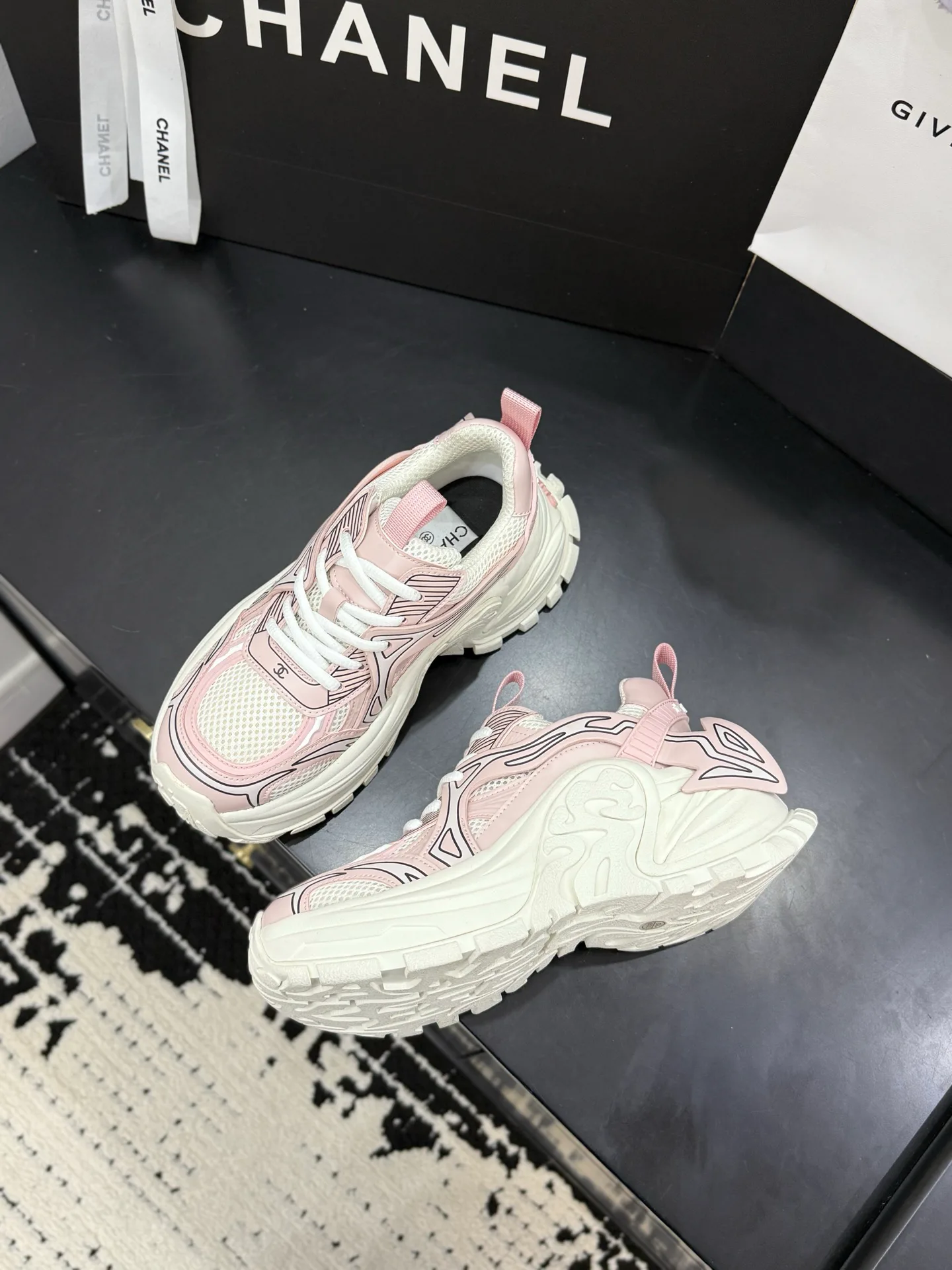 Кроссовки Женские Chanel 10653190