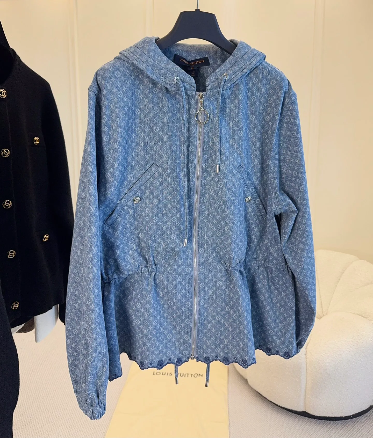 Куртки И Пуховики Женские Louis Vuitton 18405498