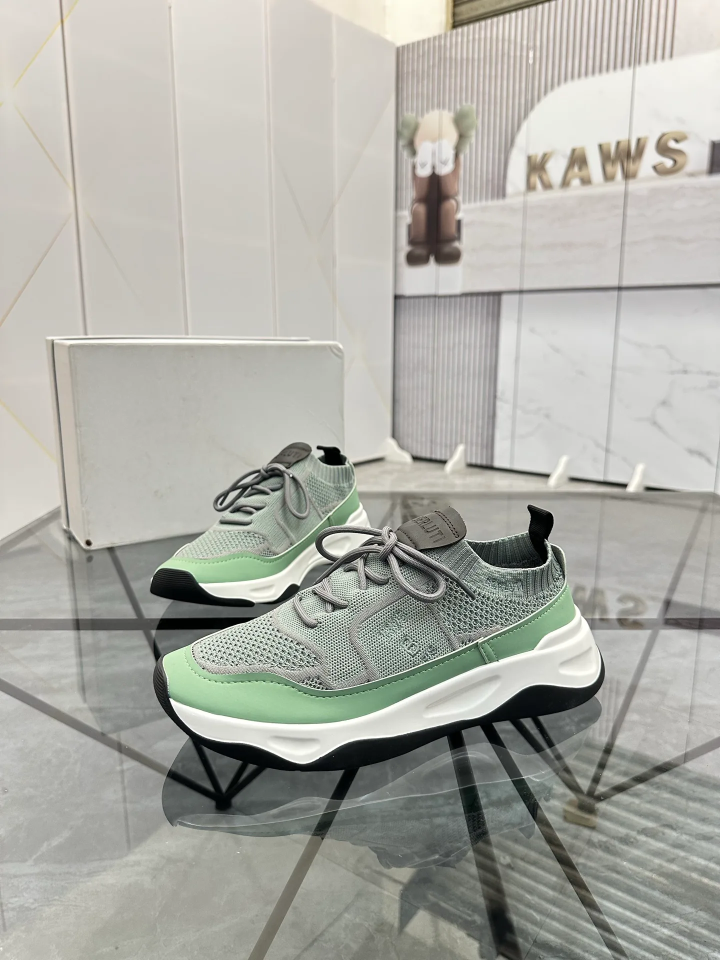 Кроссовки Женские Berluti 462870