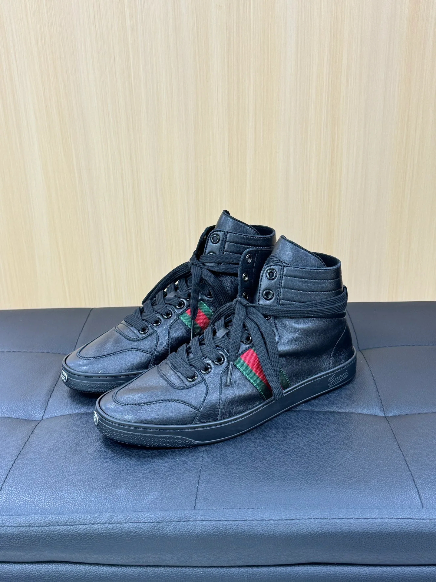 Кроссовки Женские Gucci 18708936