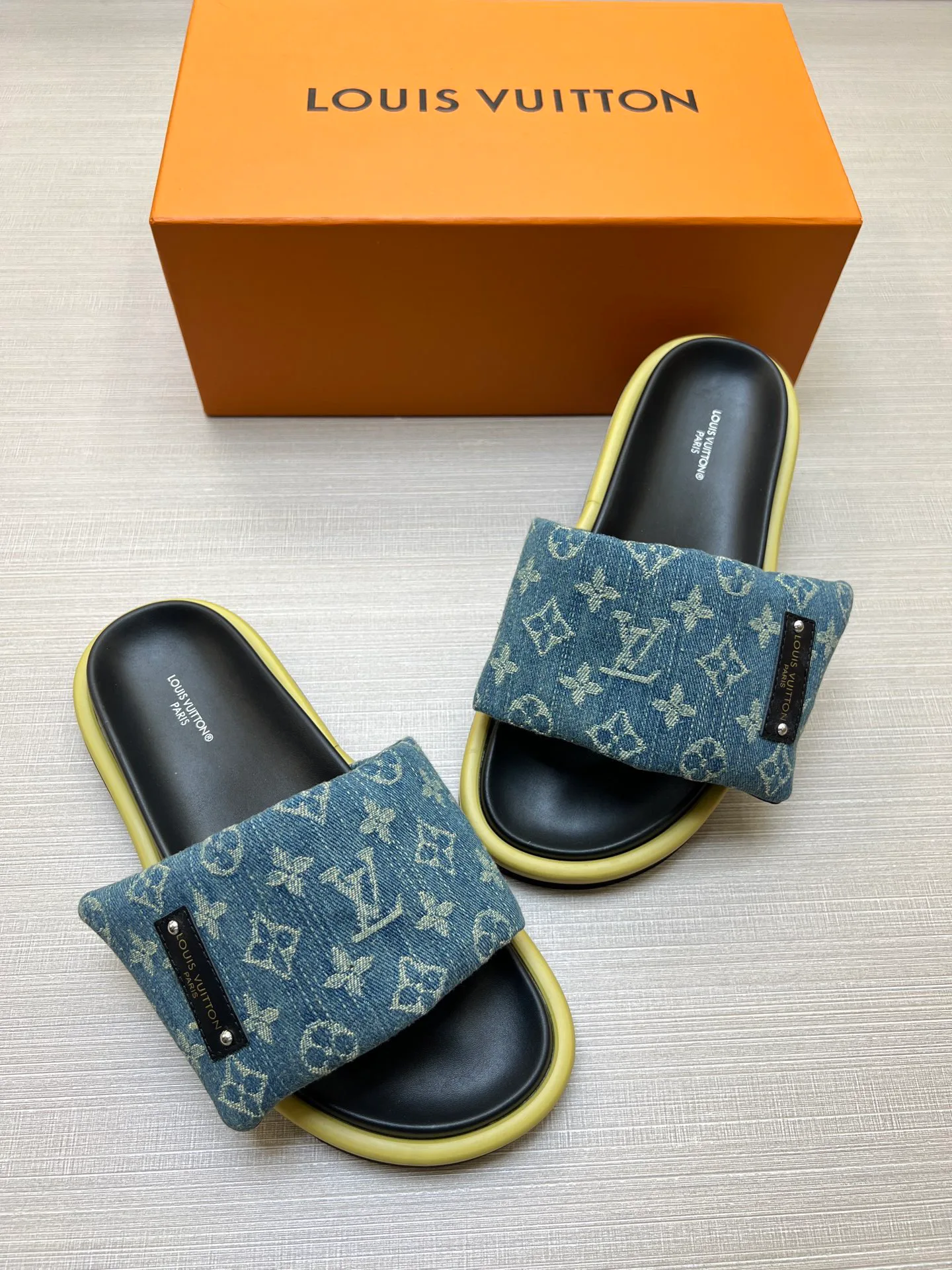 Шлепанцы Женские Louis Vuitton 9801568