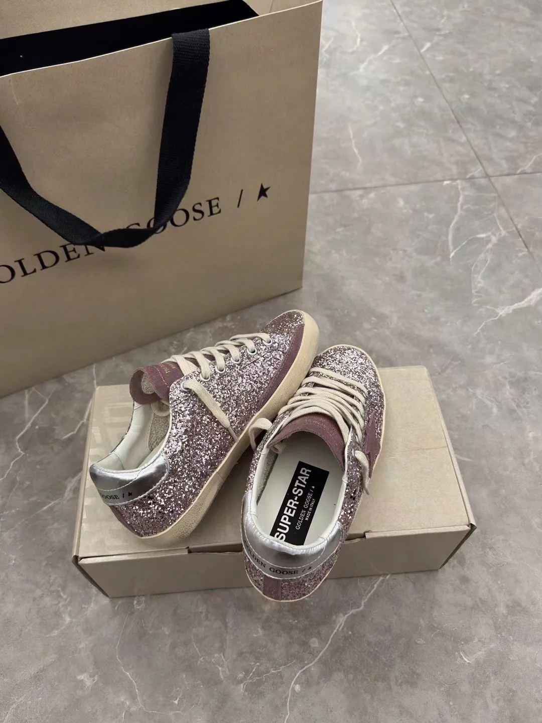 Кроссовки Женские Golden Goose 18265592
