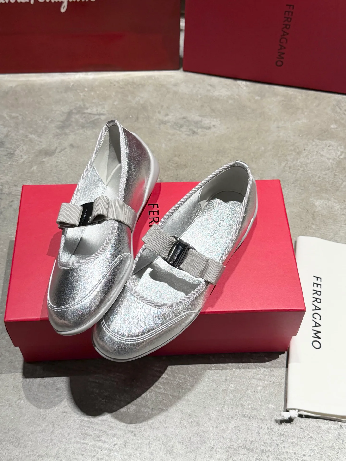 Балетки Женские Salvatore Ferragamo 18340755