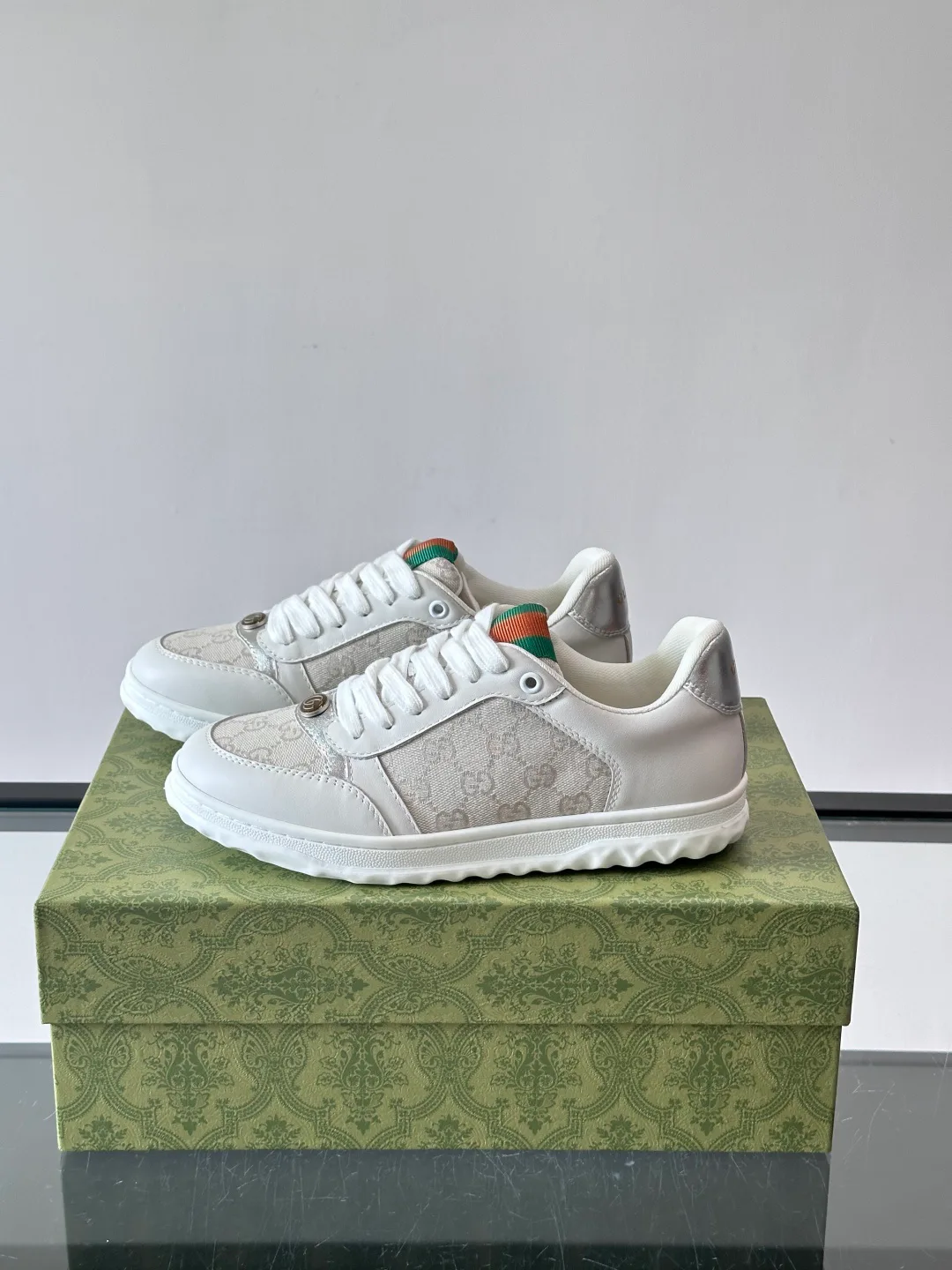 Кроссовки Женские Gucci 17069304