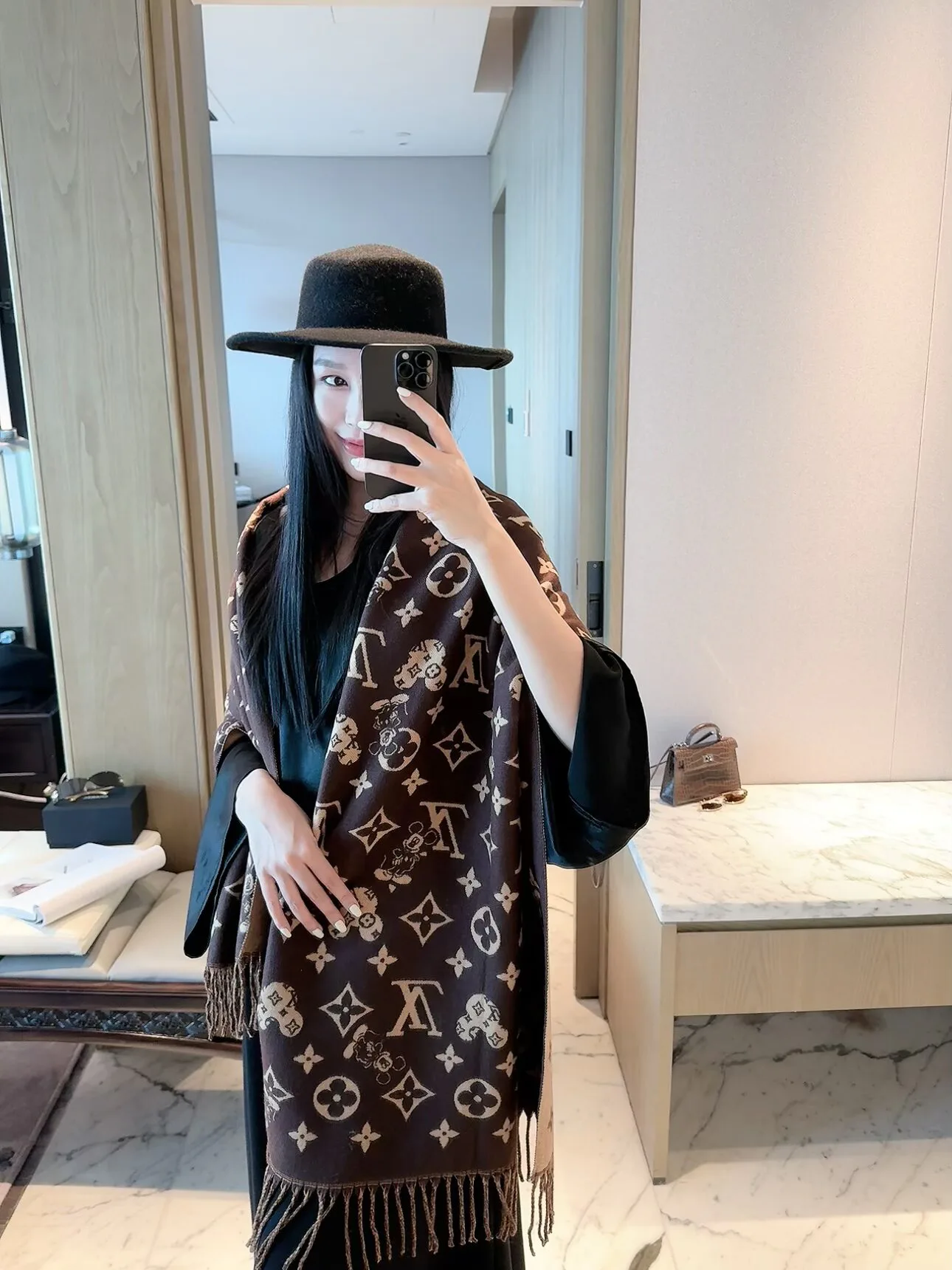 Шарфы Louis Vuitton 18647292