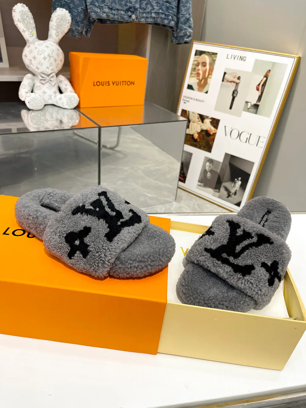 Тапочки Женские Louis Vuitton 18366824