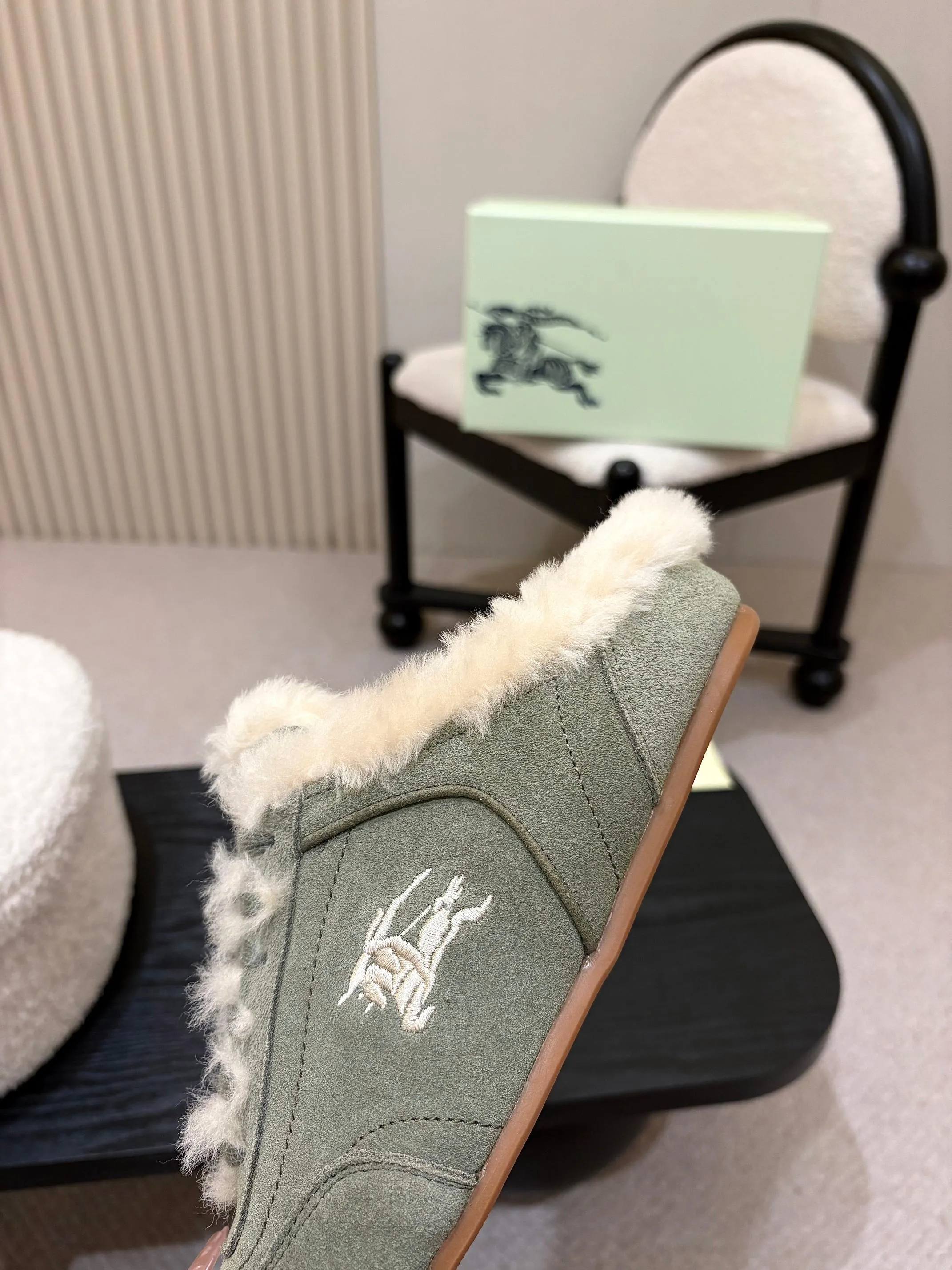 Кроссовки Женские Burberry 18703161