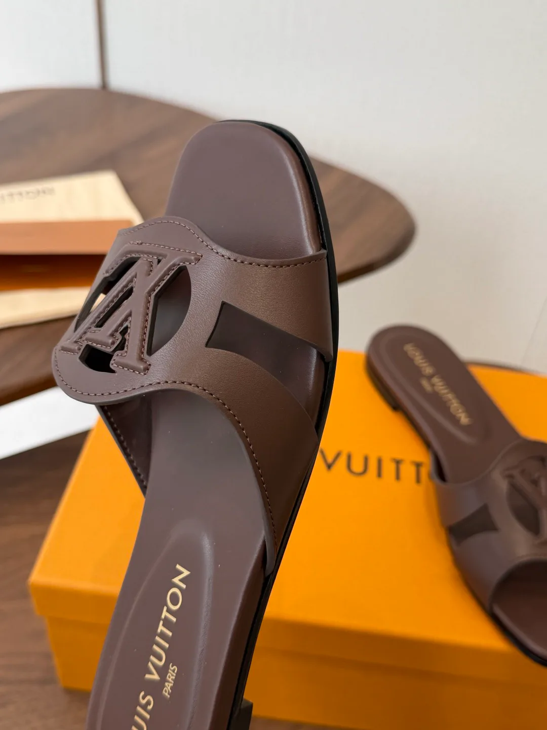 Шлепанцы Женские Louis Vuitton 18687482